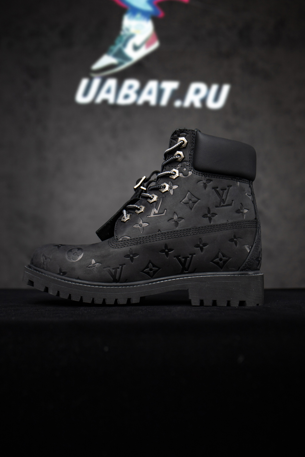 Louis Vuitton x Timberland co-branded Martin boots "black"