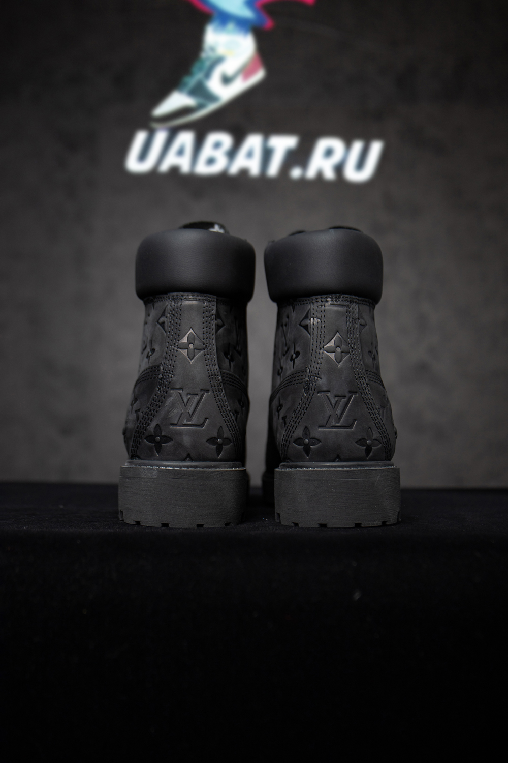 Louis Vuitton x Timberland co-branded Martin boots "black"