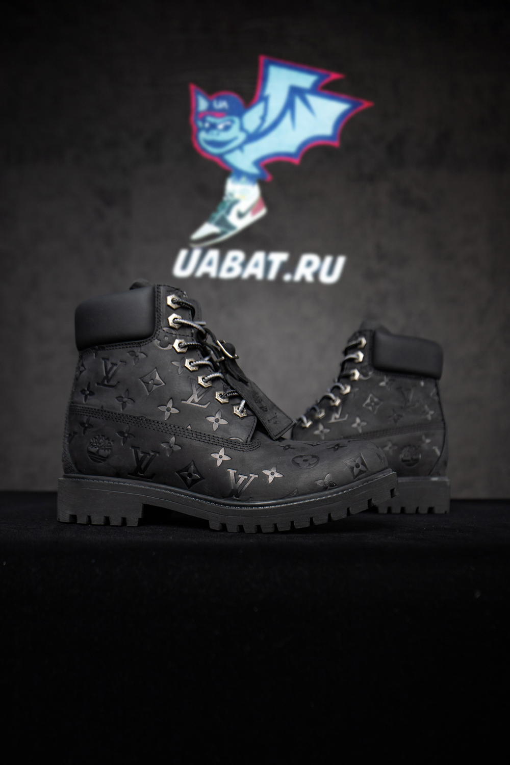 Louis Vuitton x Timberland co-branded Martin boots "black"