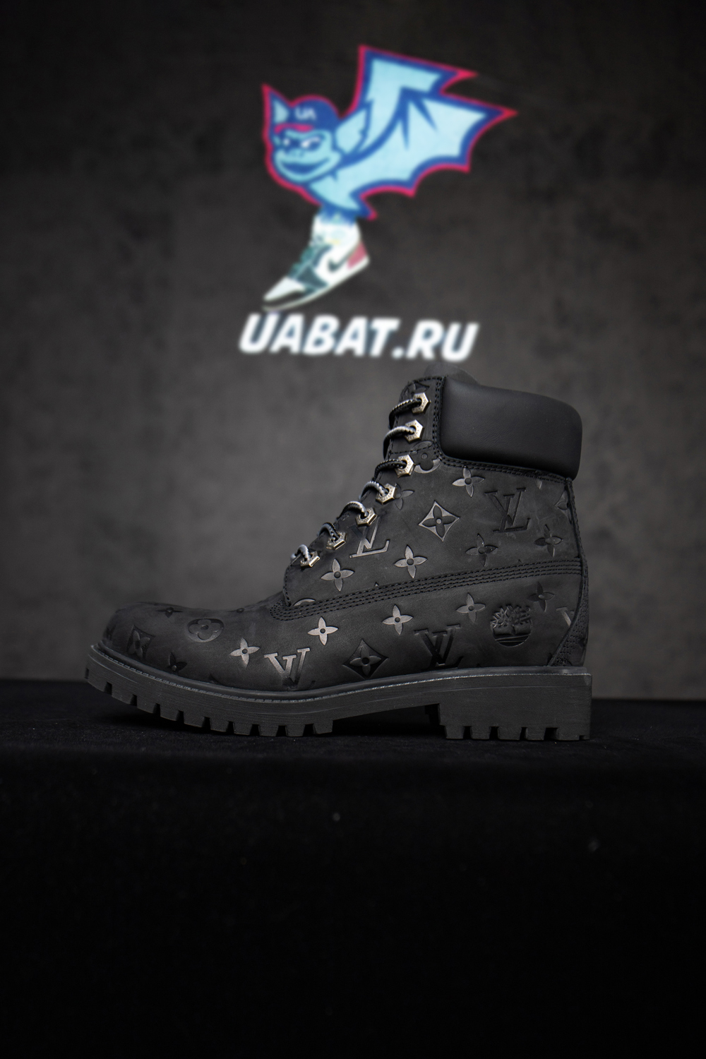Louis Vuitton x Timberland co-branded Martin boots "black"