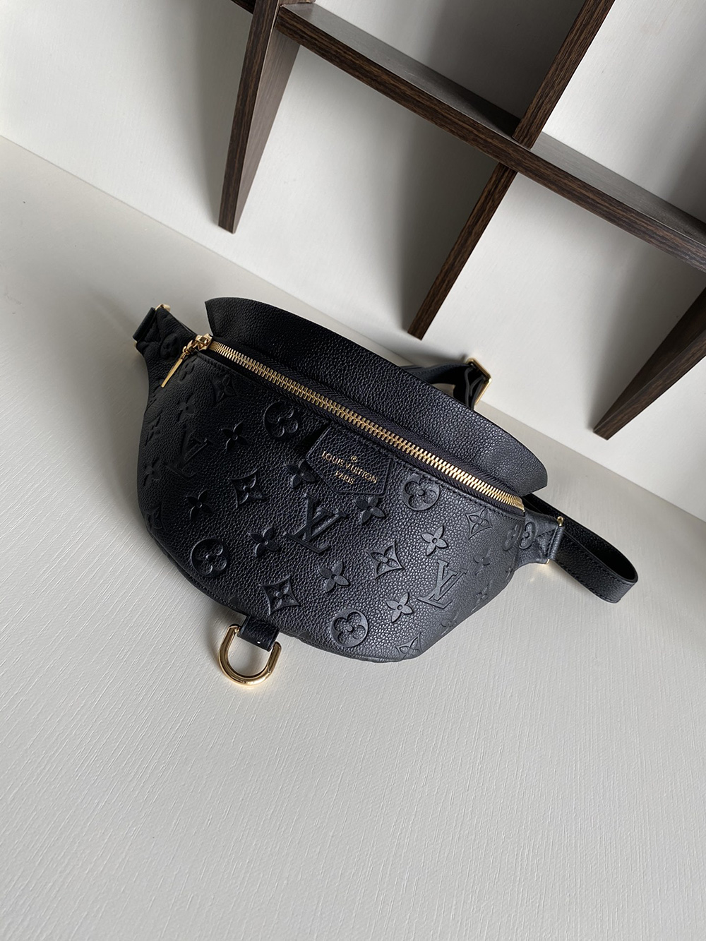 Louis Vuitton Bags M44812 23*16*10cm
