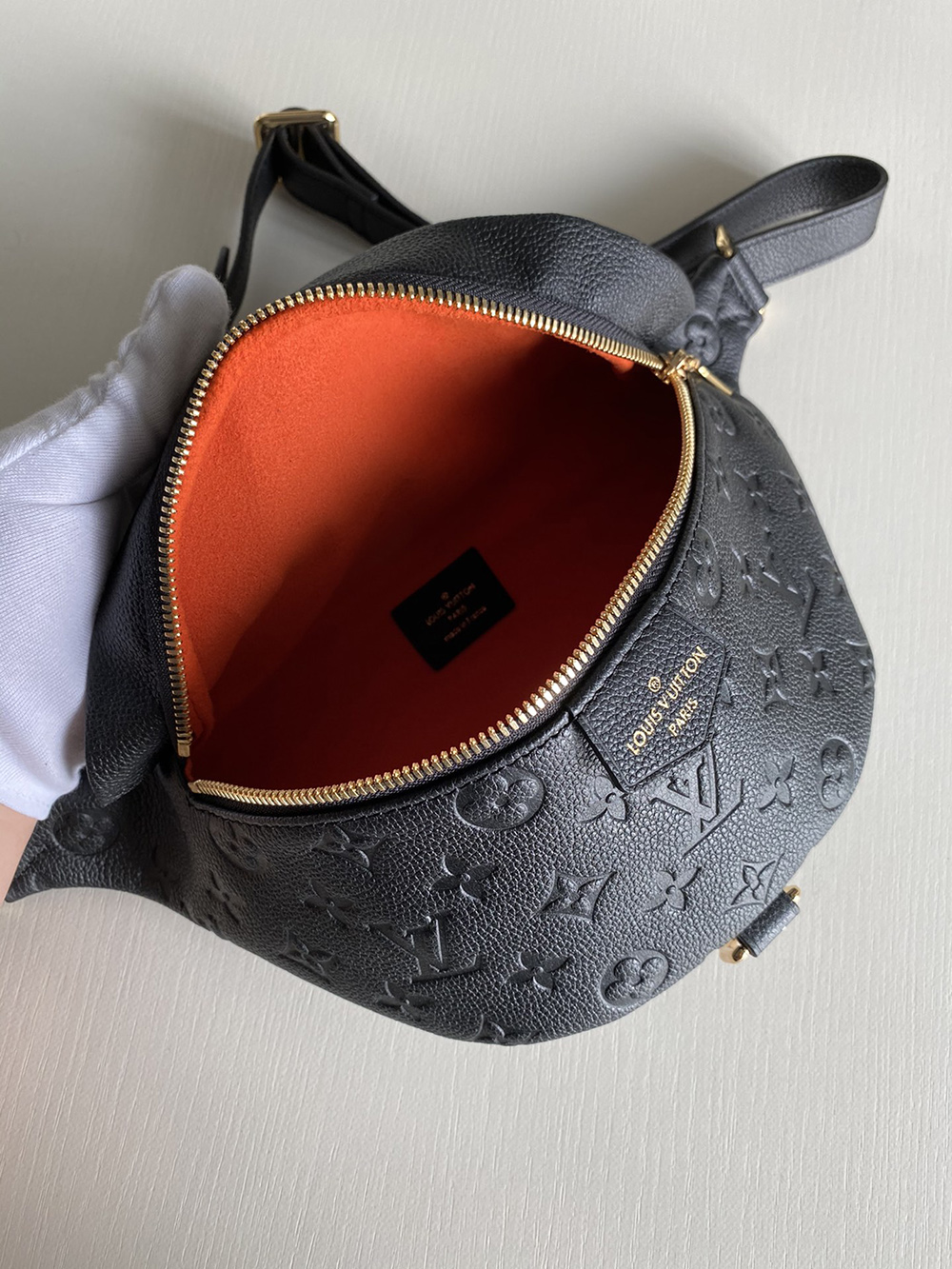 Louis Vuitton Bags M44812 23*16*10cm