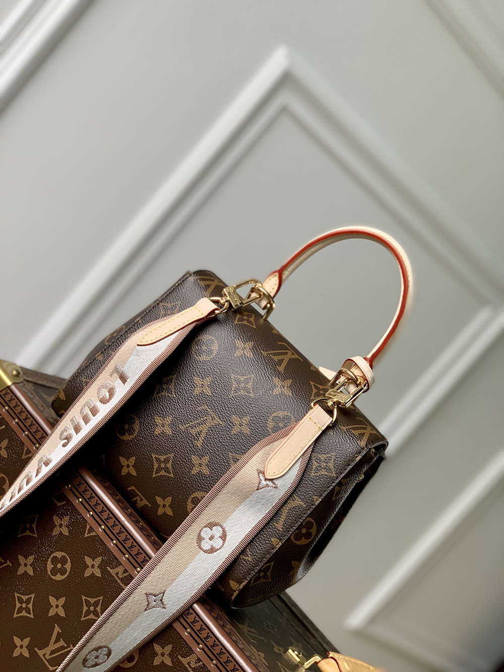 Louis Vuitton Cluny mini Bags M46055 20*16*7.5cm