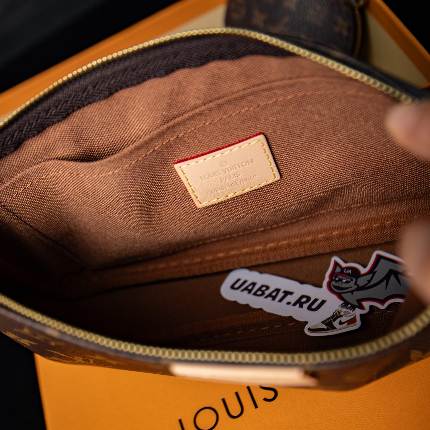 Louis Vuitton Bags M44813 24*16*6cm