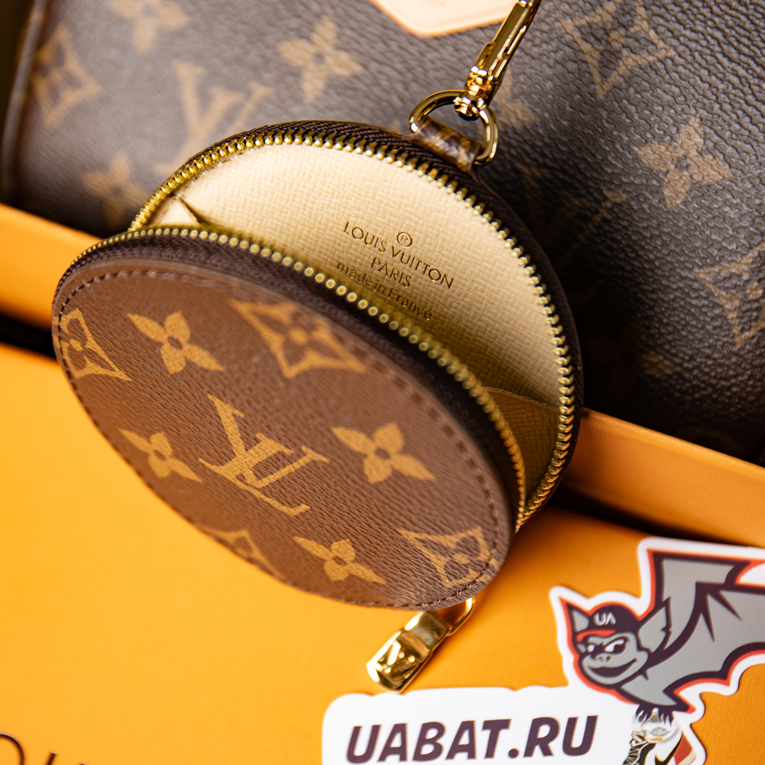 Louis Vuitton Bags M44813 24*16*6cm