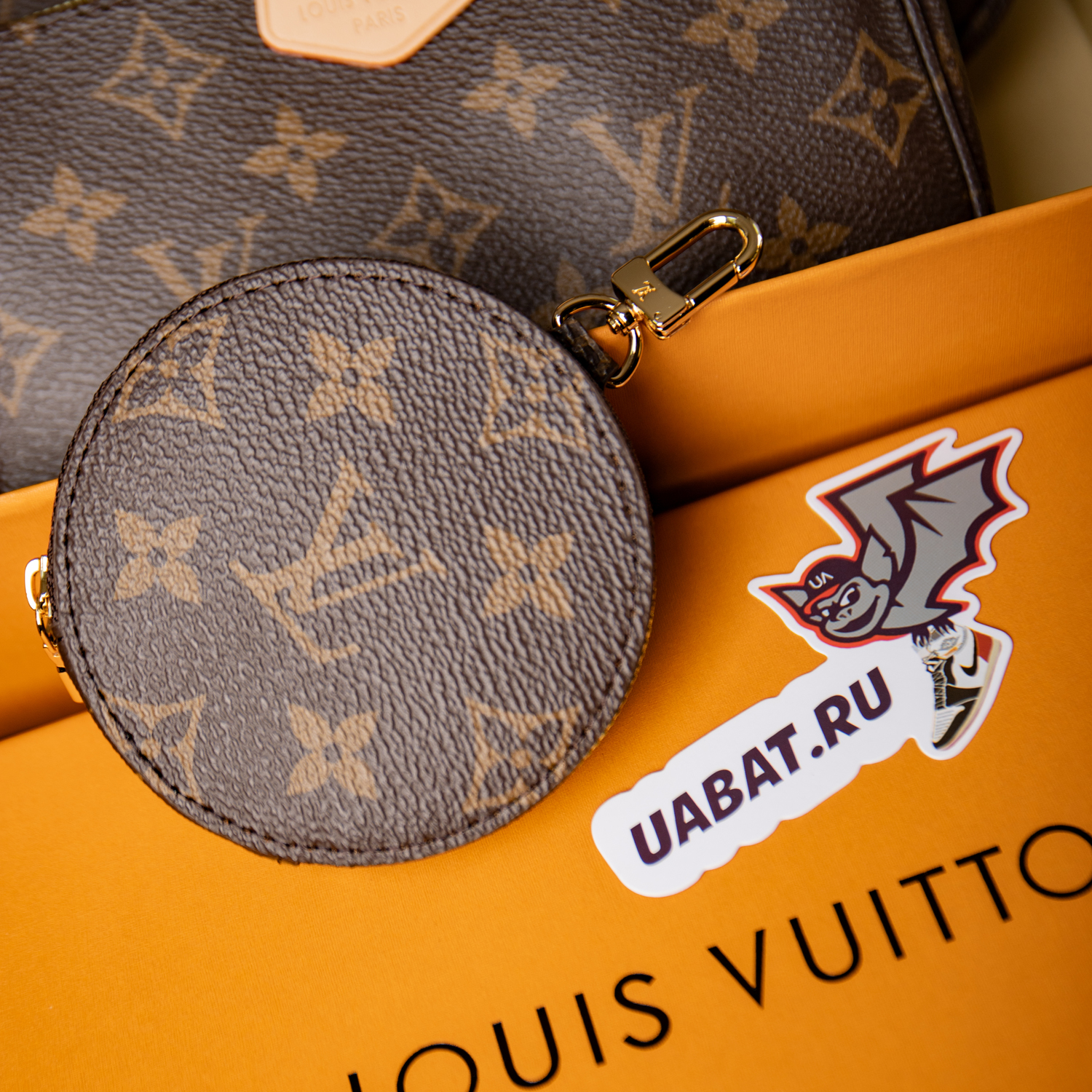 Louis Vuitton Bags M44813 24*16*6cm