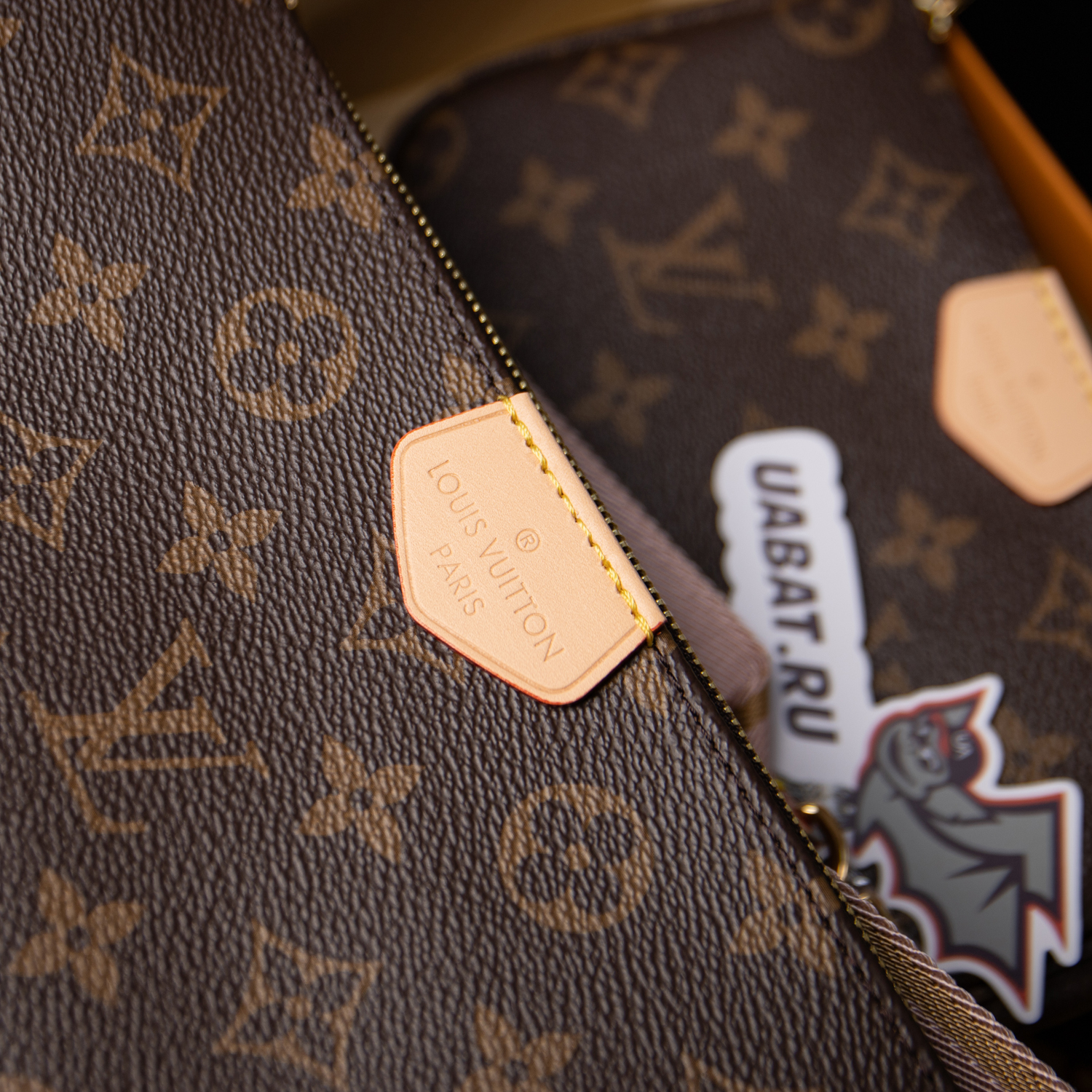 Louis Vuitton Bags M44813 24*16*6cm