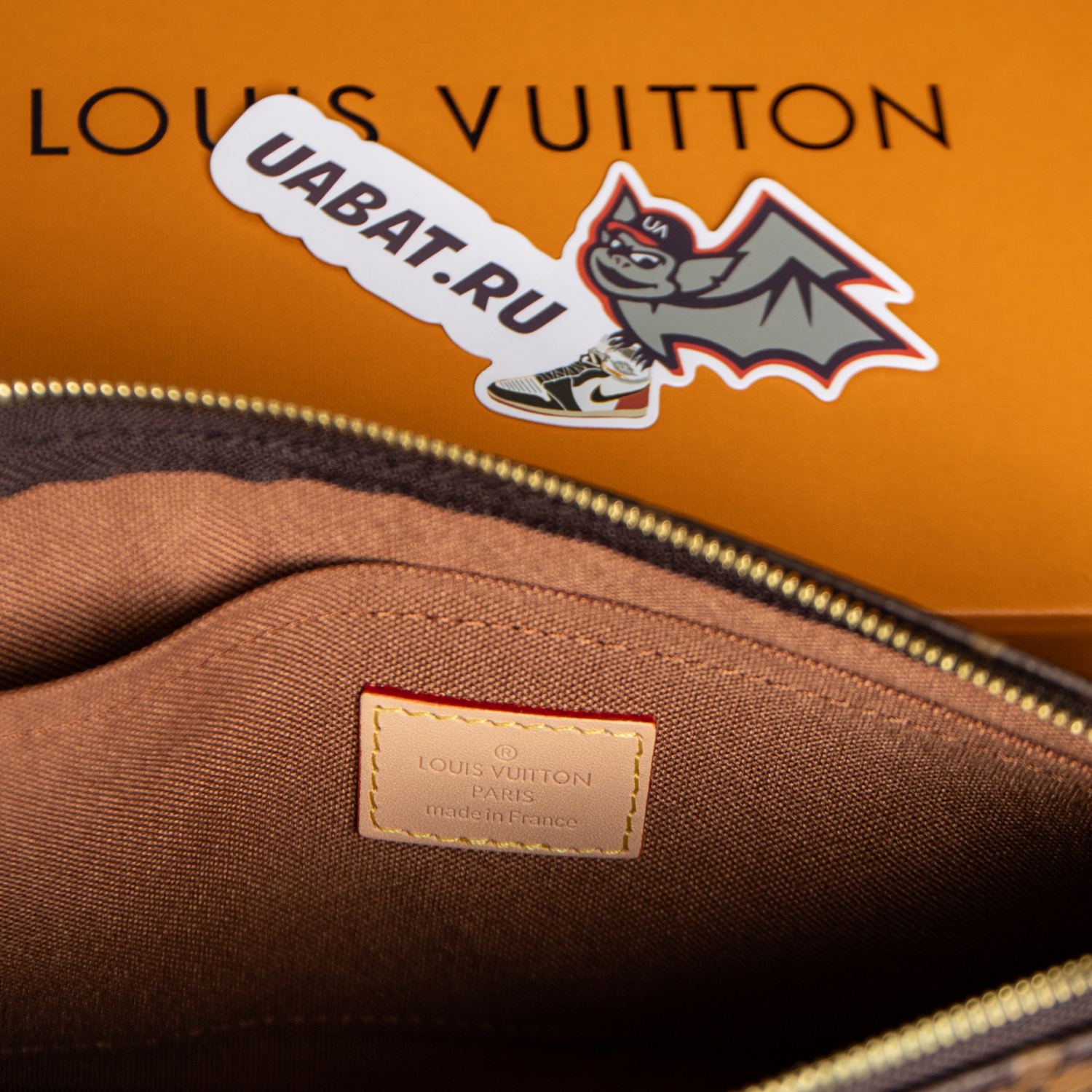 Louis Vuitton Bags M44813 24*16*6cm
