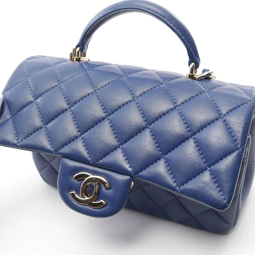 Chanel Matelasse Shoulder Bags 052057 13*19*6cm