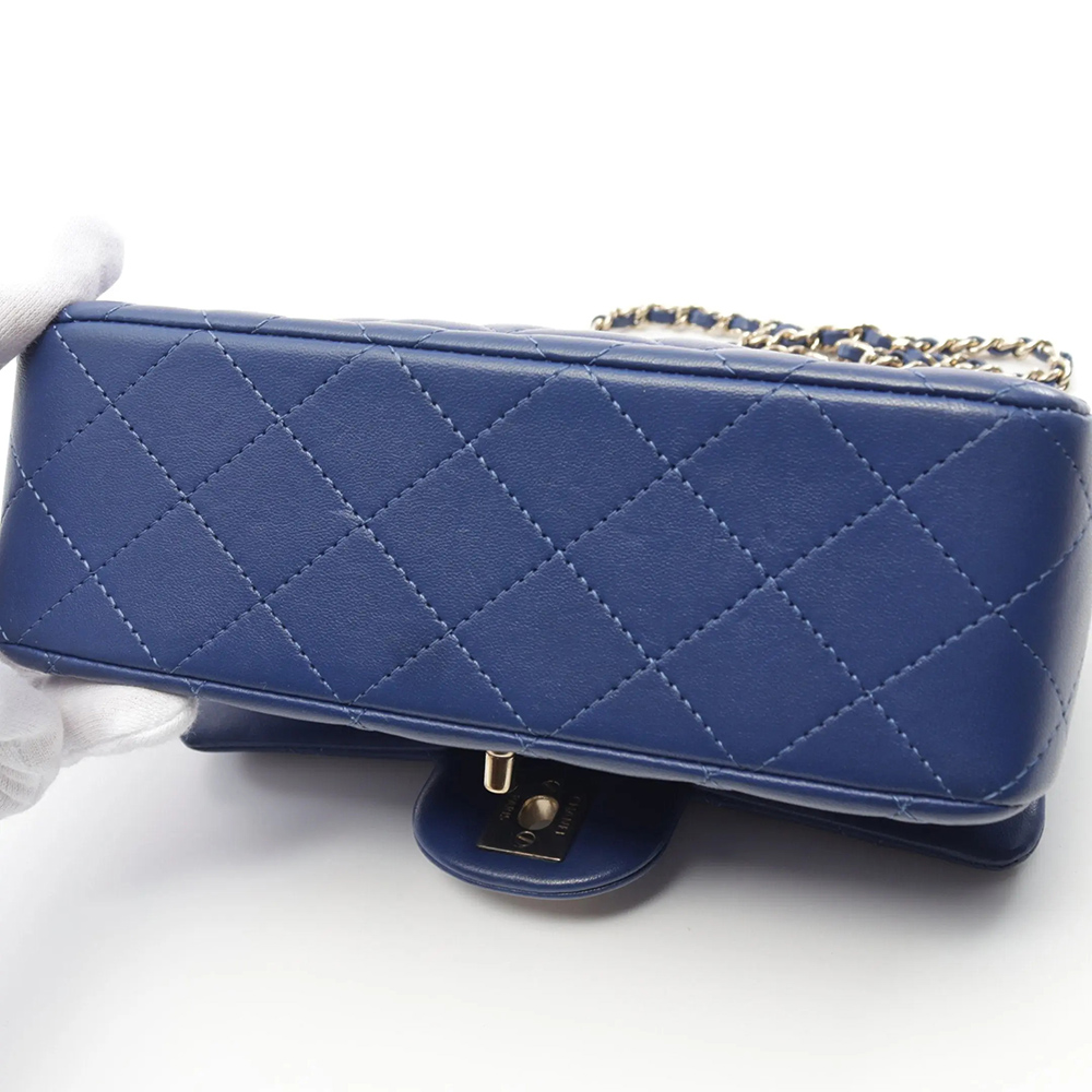 Chanel Matelasse Shoulder Bags 052057 13*19*6cm