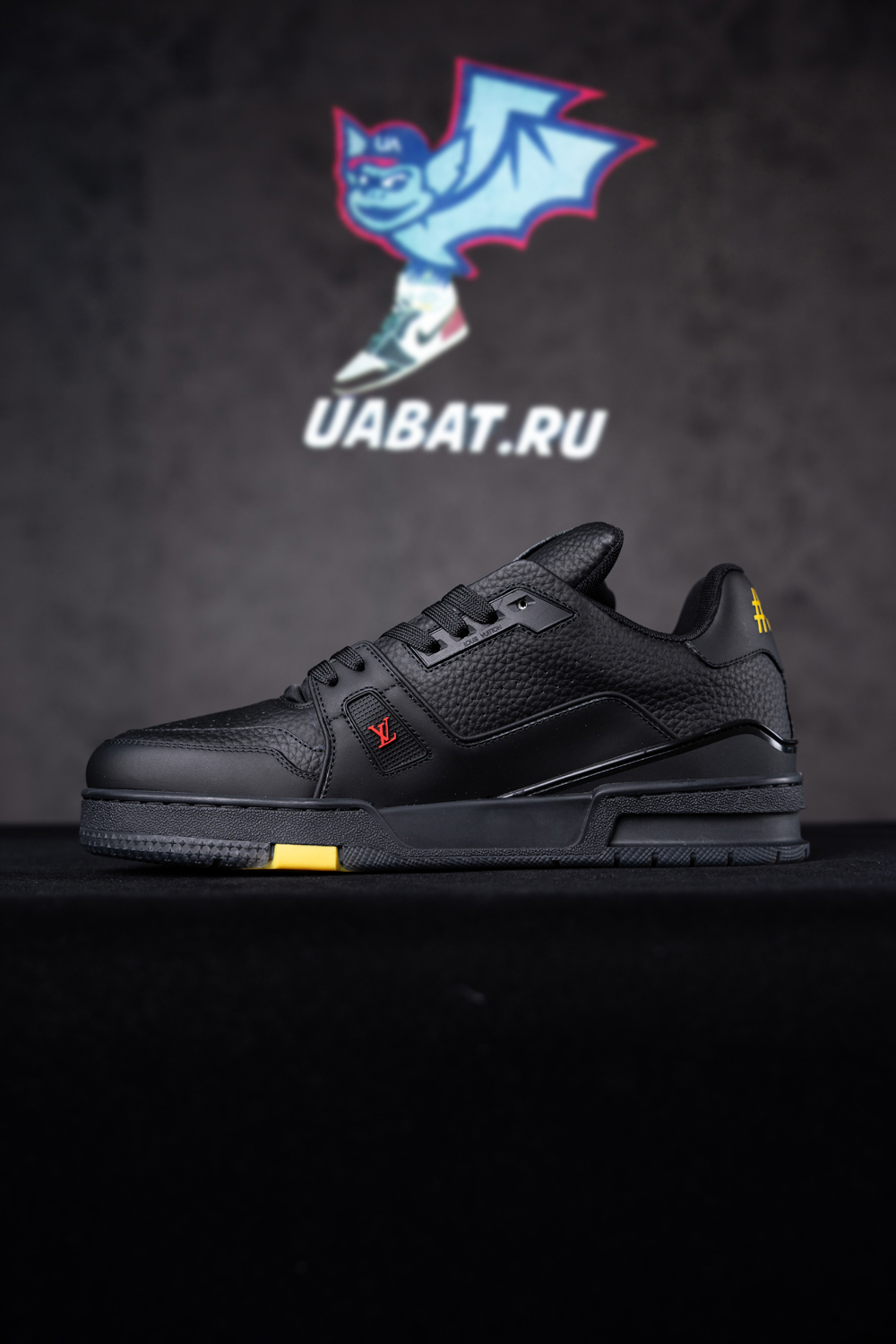 Louis Vuitton Trainer Black Signature