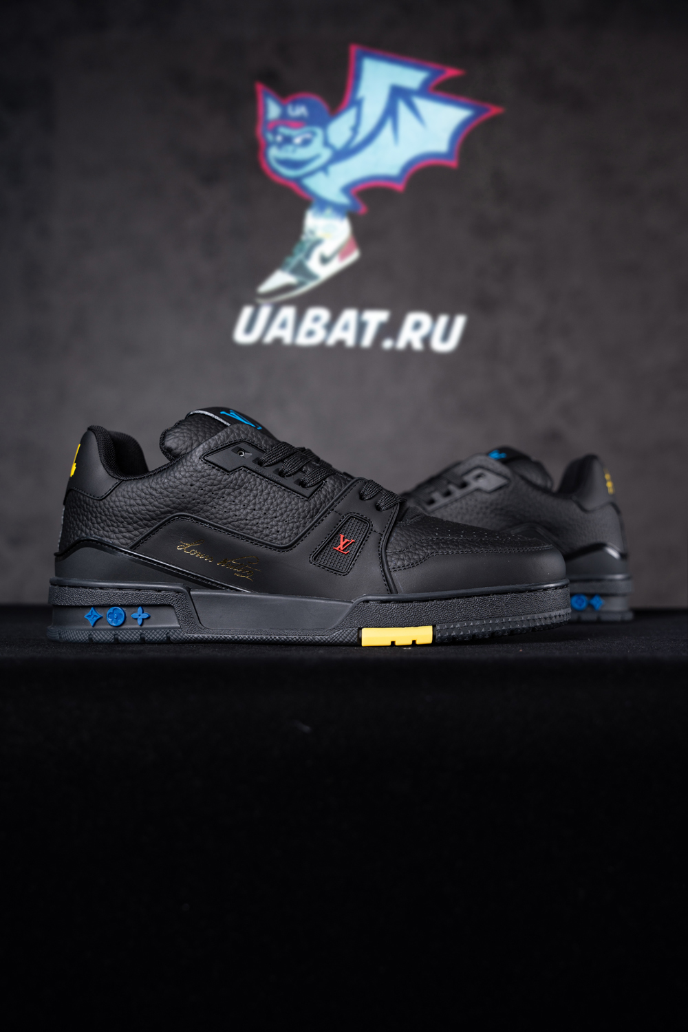 Louis Vuitton Trainer Black Signature