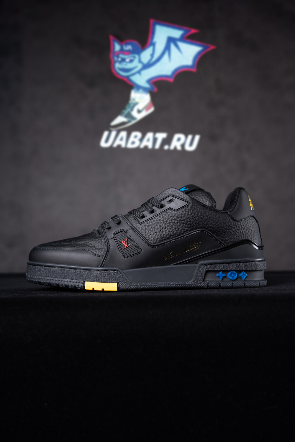 Louis Vuitton Trainer Black Signature