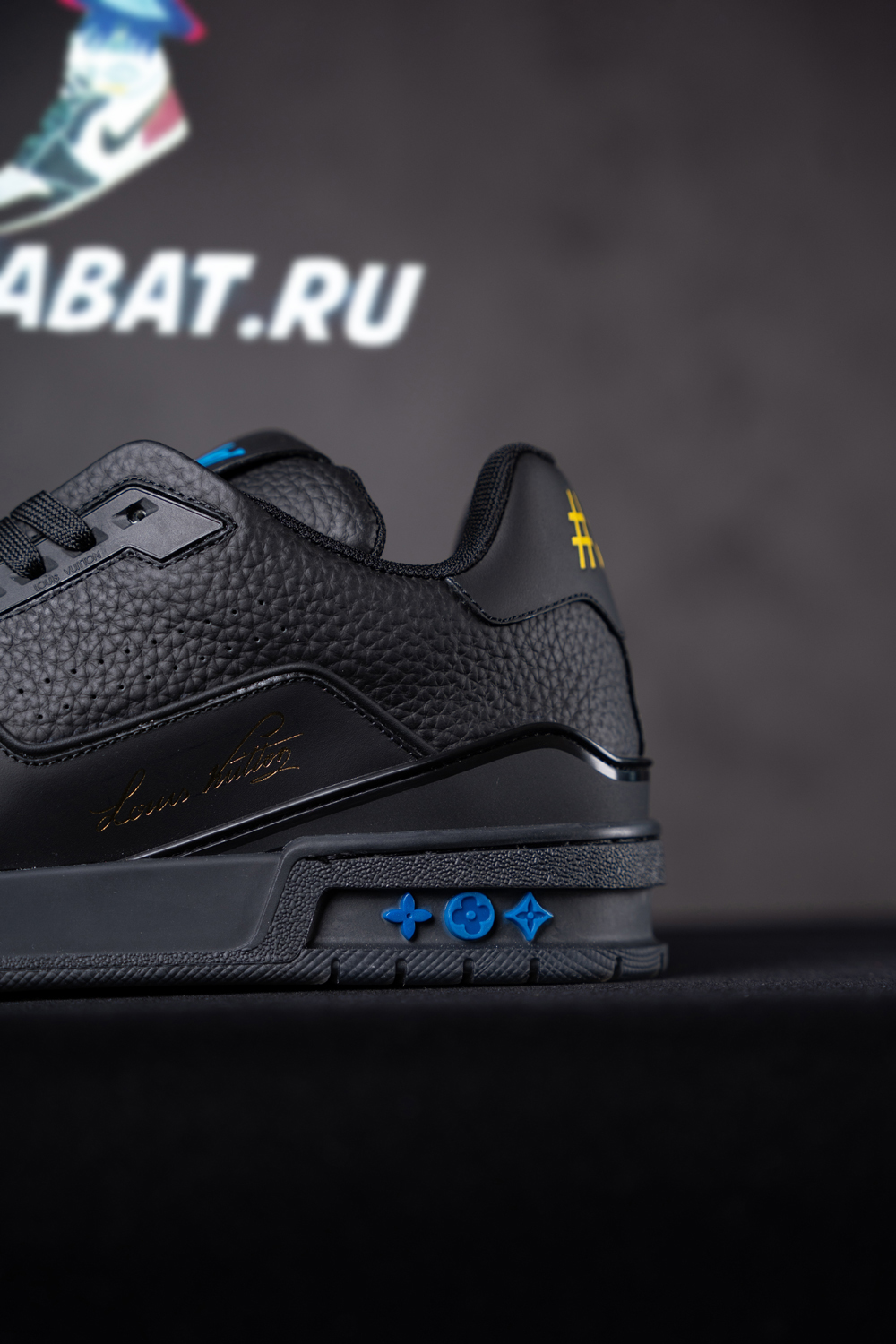 Louis Vuitton Trainer Black Signature