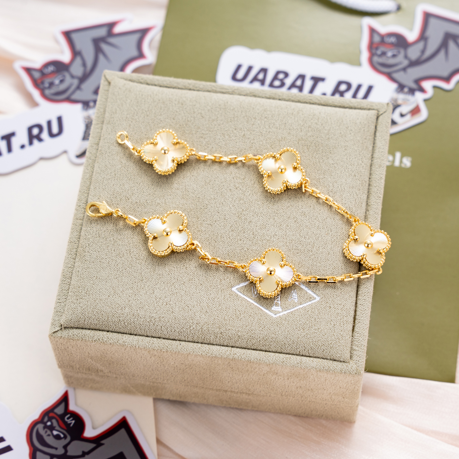 Van Cleef & Arpels Vintage Alhambra bracelet 5 motifs