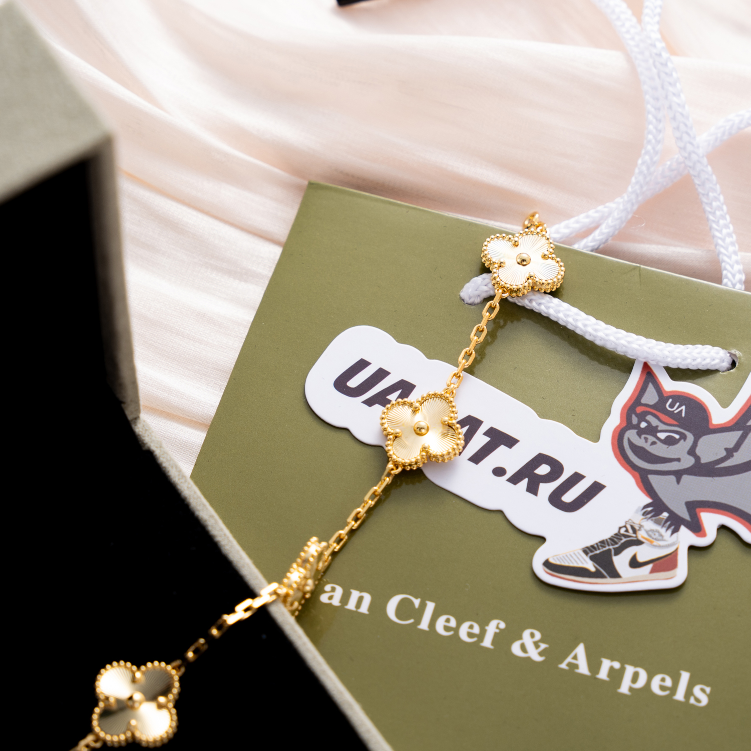 Van Cleef & Arpels Vintage Alhambra bracelet 5 motifs