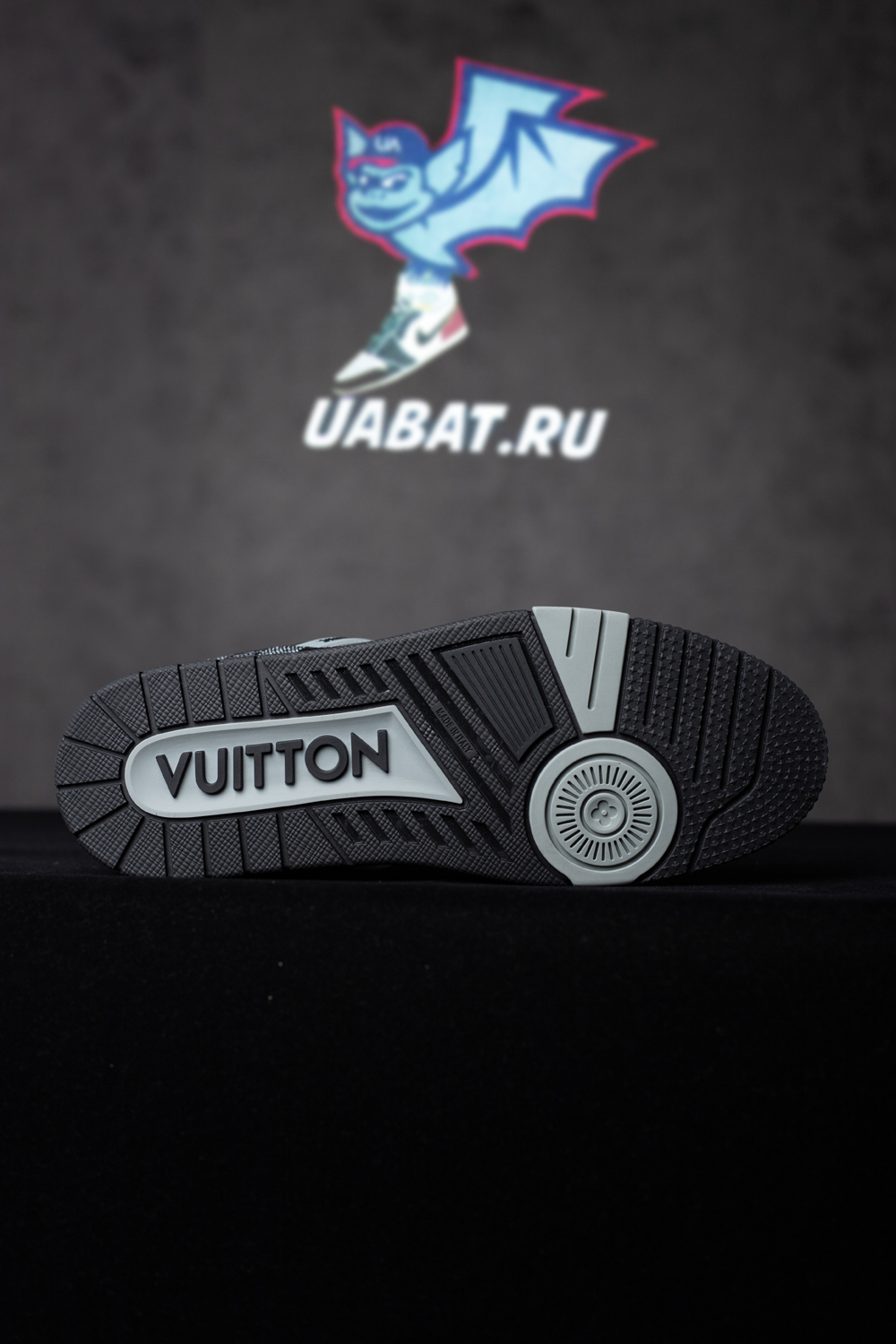 Louis Vuitton Trainer Black