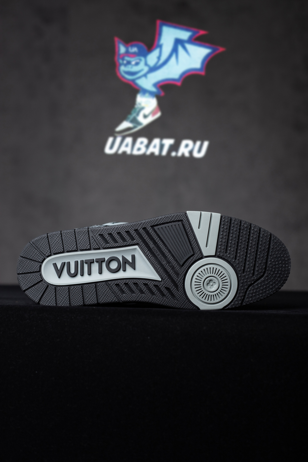 Louis Vuitton Trainer Black