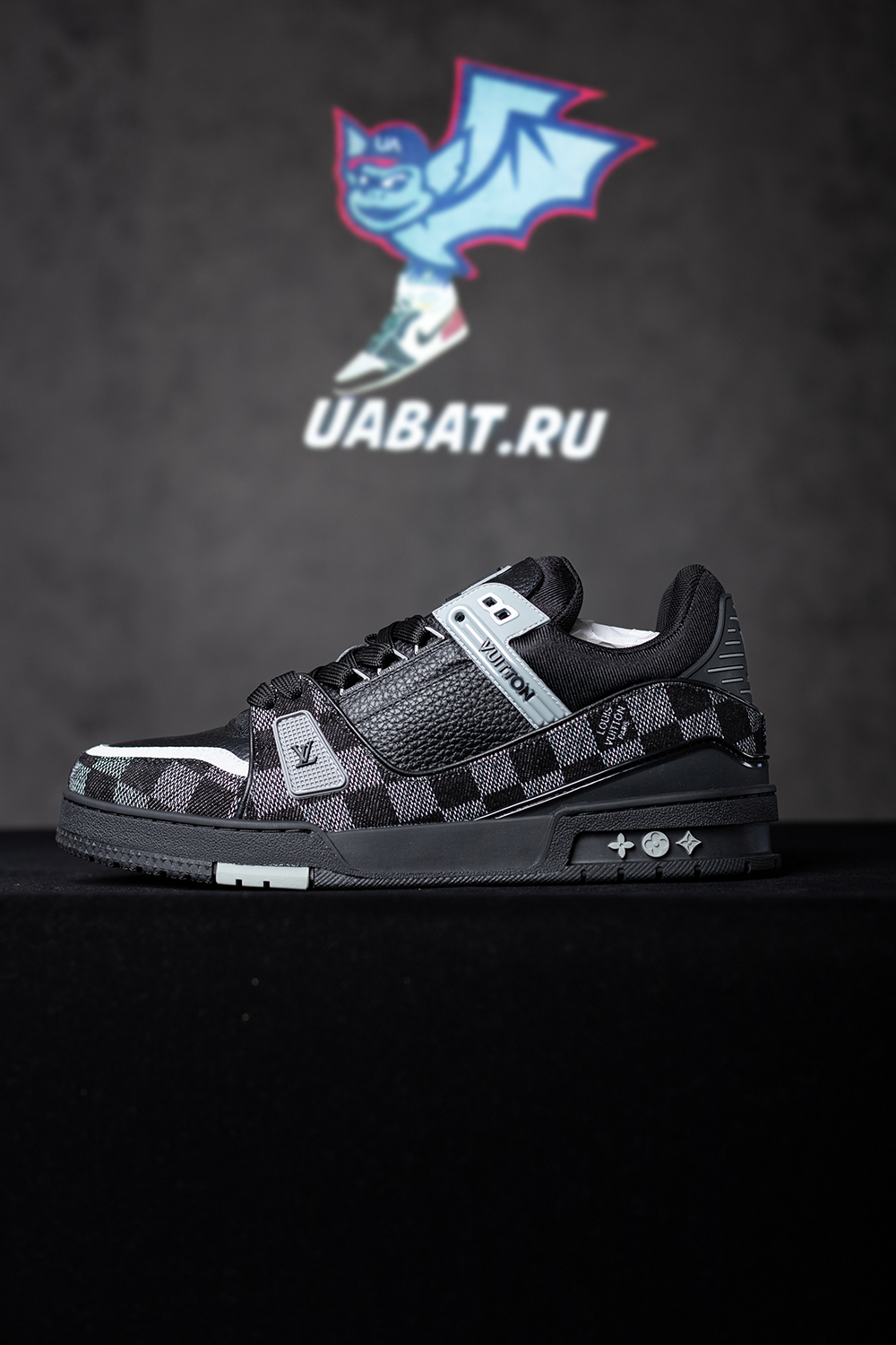 Louis Vuitton Trainer Black