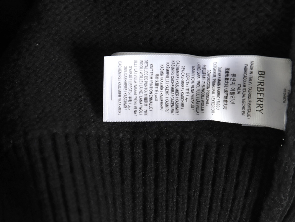 Burberry Equestrian Knight Logo Cashmere Blend Crew Neck Sweater TSK1