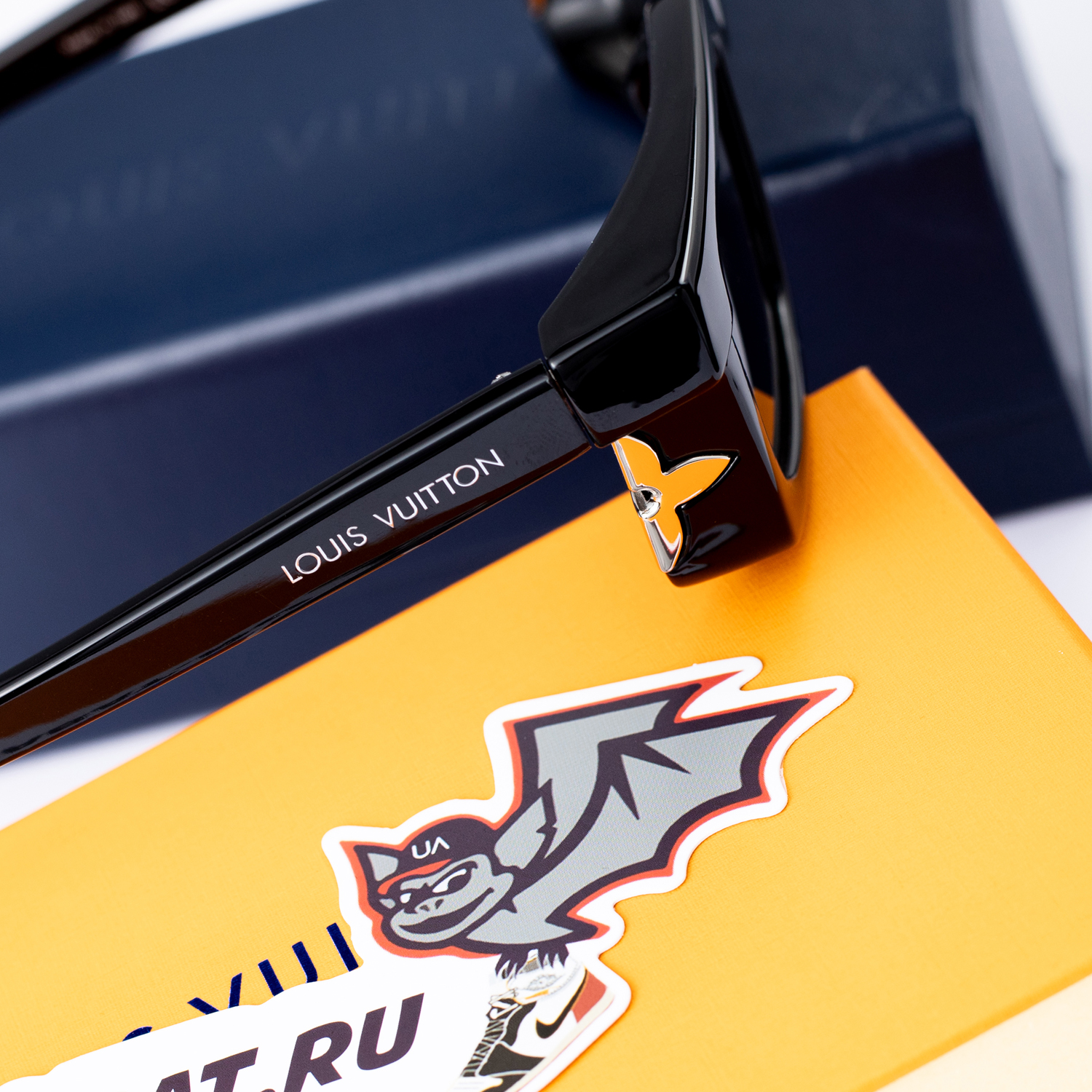 Louis Vuitton Venice Square Sunglasses Z2187U