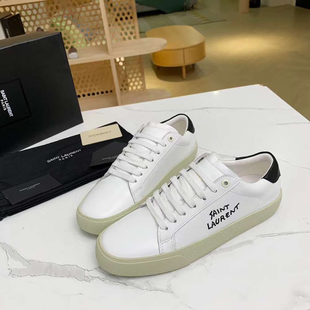 Saint Laurent Court Classic SL/06