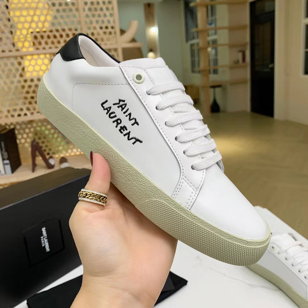Saint Laurent Court Classic SL/06