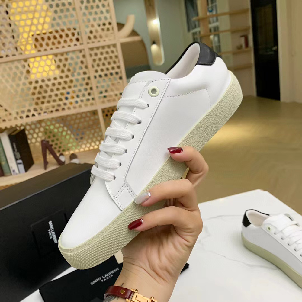 Saint Laurent Court Classic SL/06