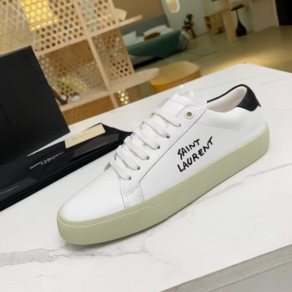 Saint Laurent Court Classic SL/06