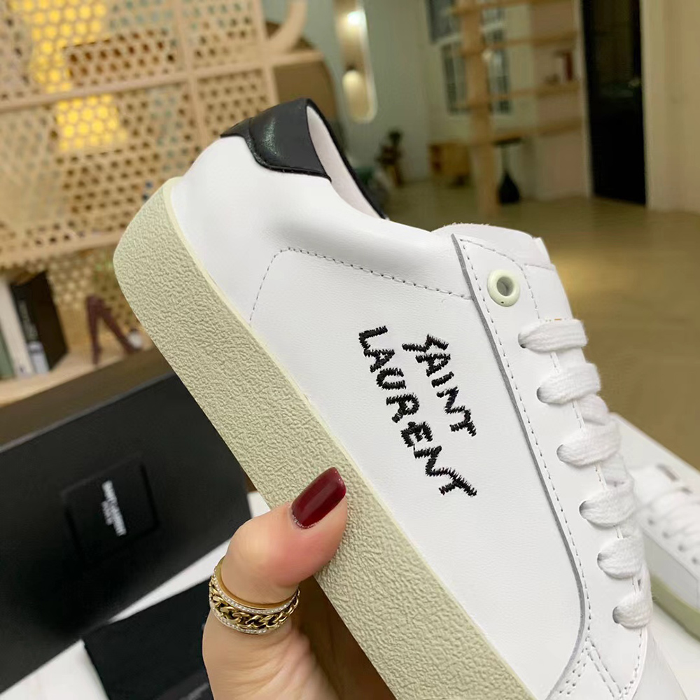 Saint Laurent Court Classic SL/06