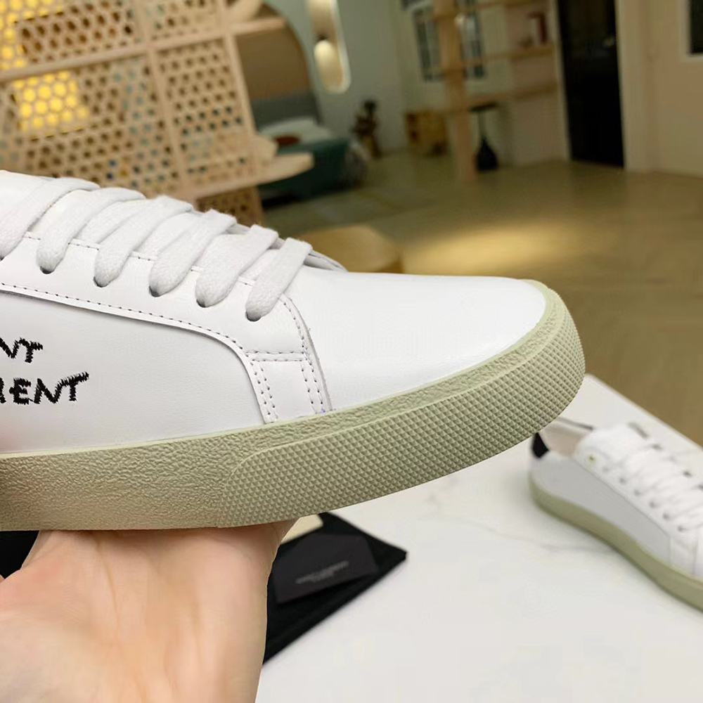 Saint Laurent Court Classic SL/06