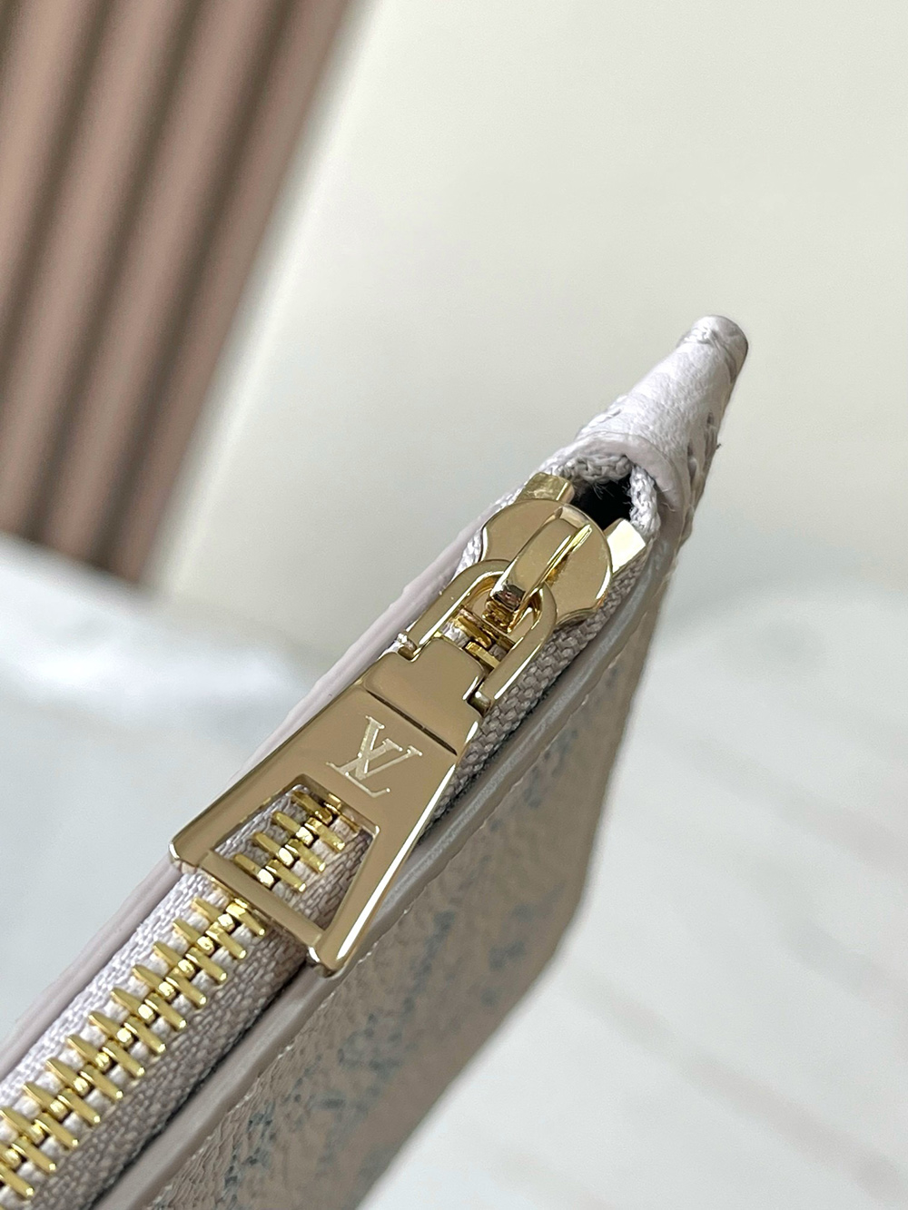 Louis Vuitton Blossom PM Bags M12088 22*14*16cm