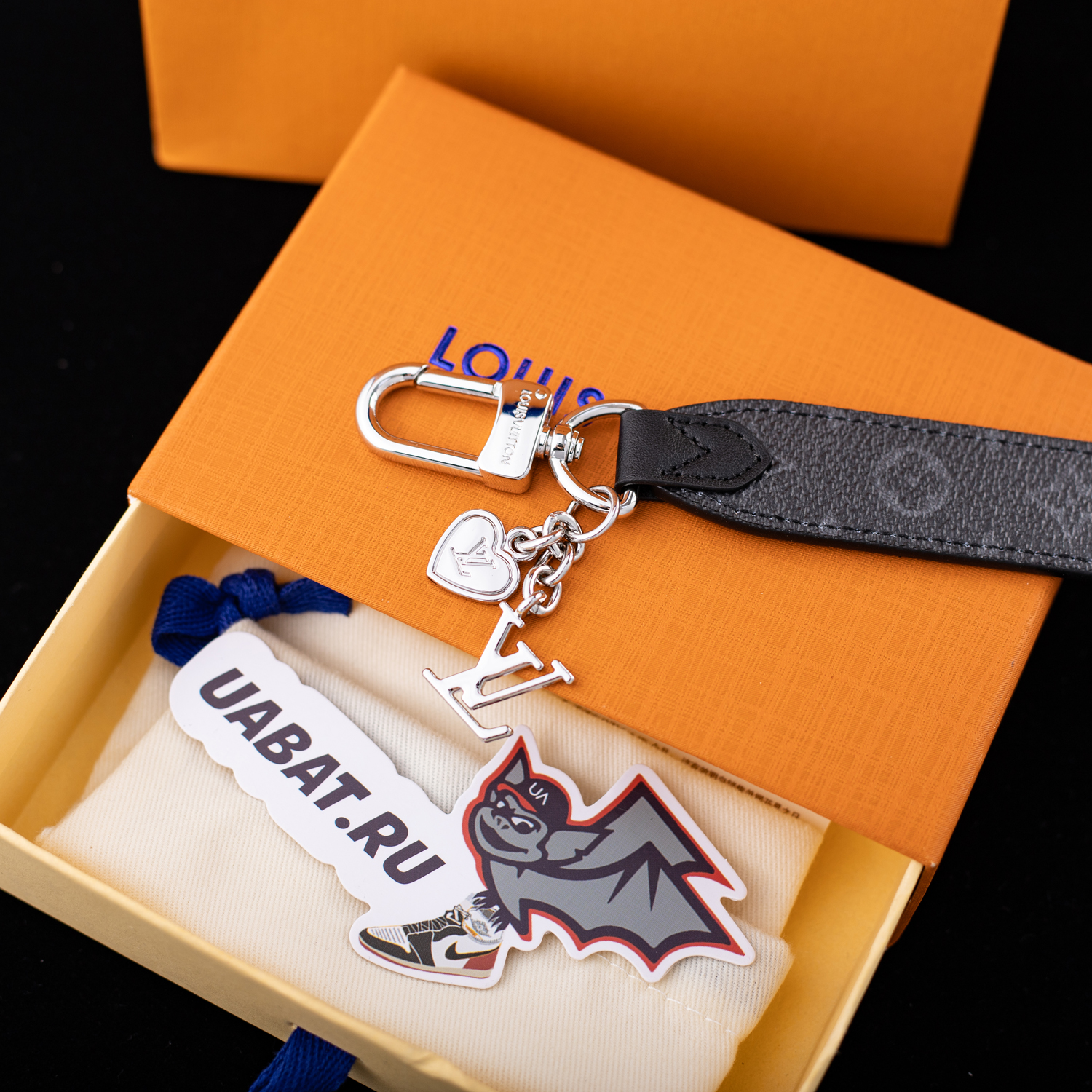 Louis Vuitton Keychain M01186