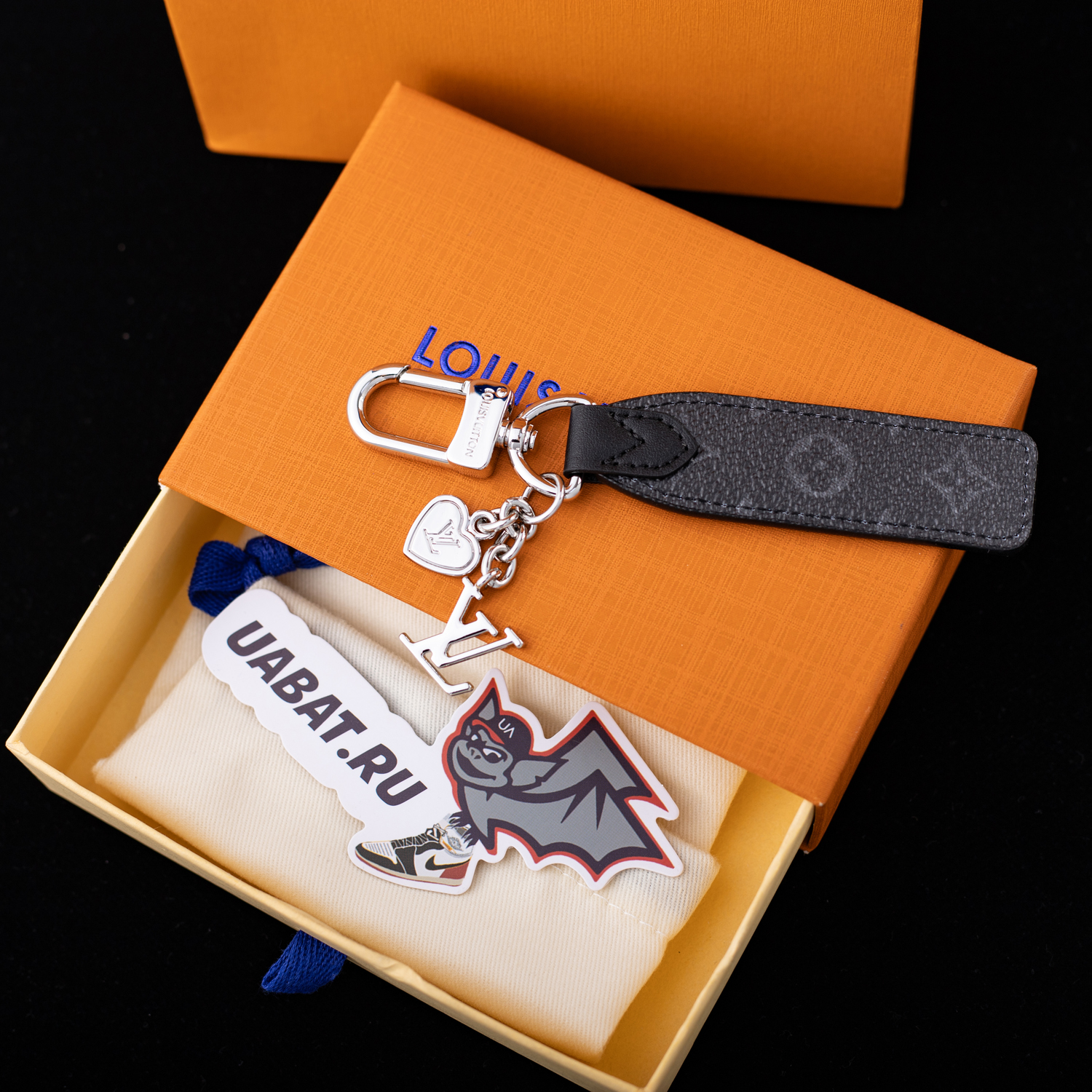 Louis Vuitton Keychain M01186
