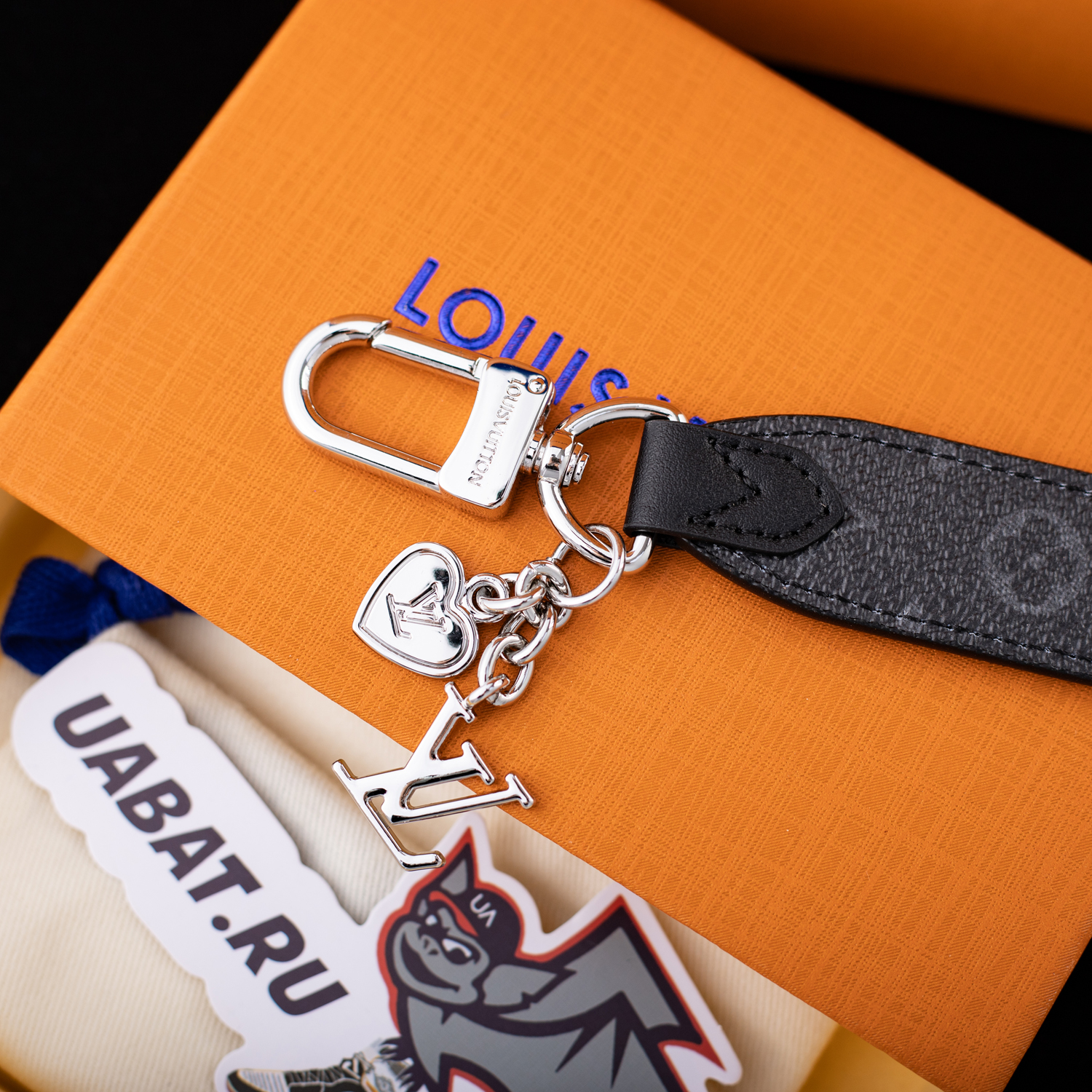 Louis Vuitton Keychain M01186