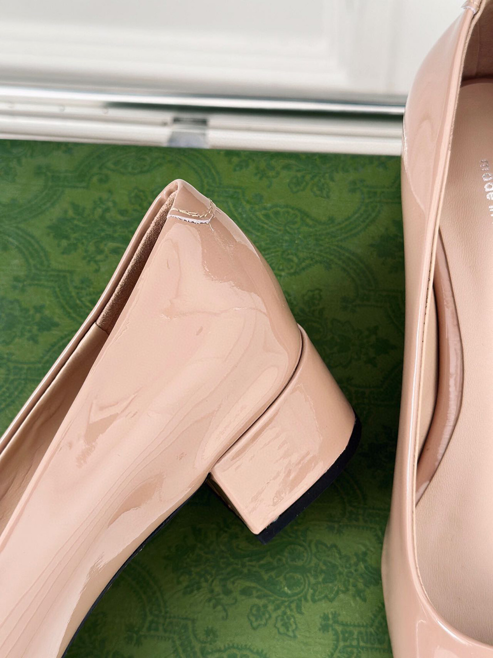 Gucci Horsebit black patent leather low heels