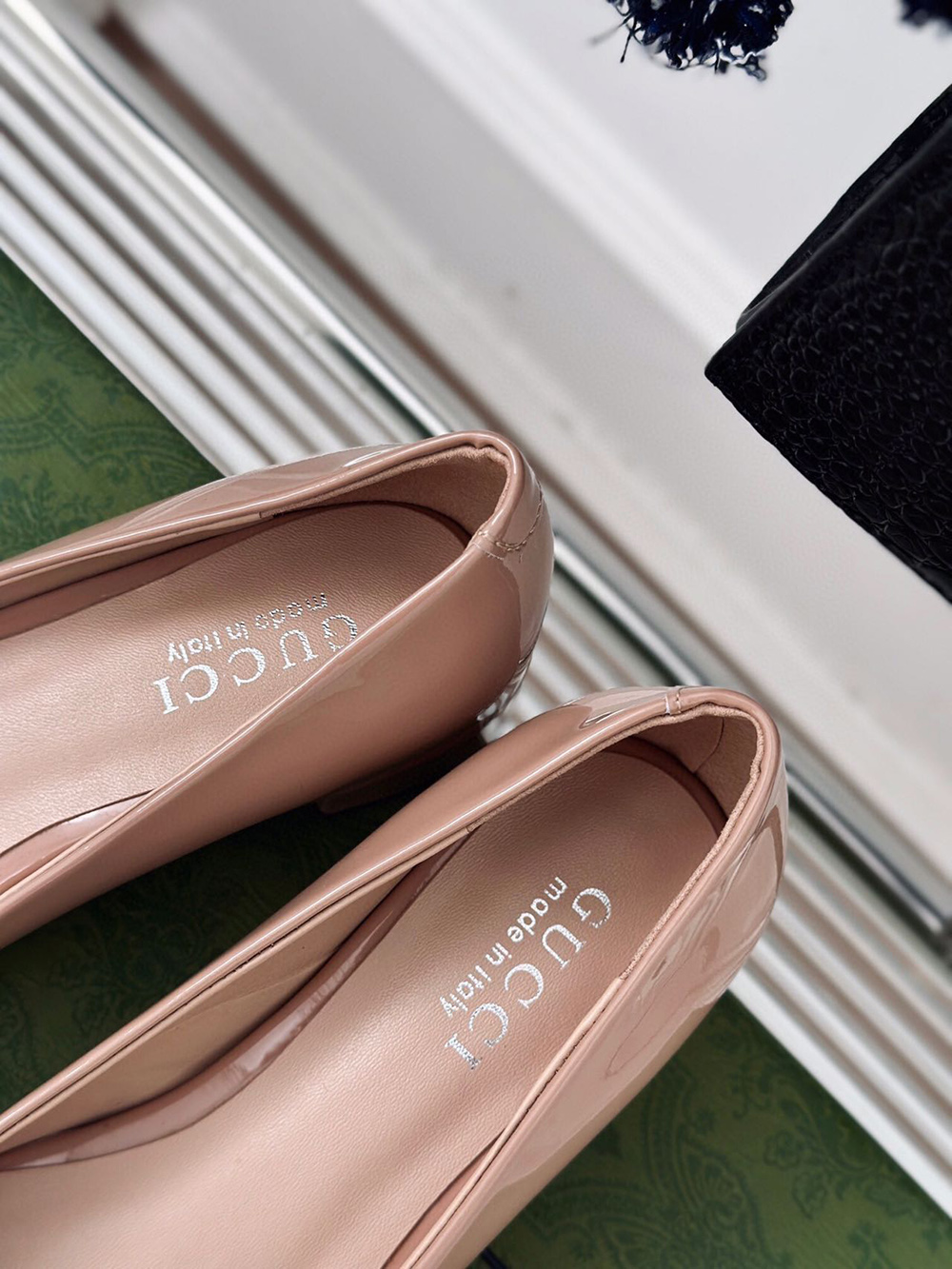 Gucci Horsebit black patent leather low heels