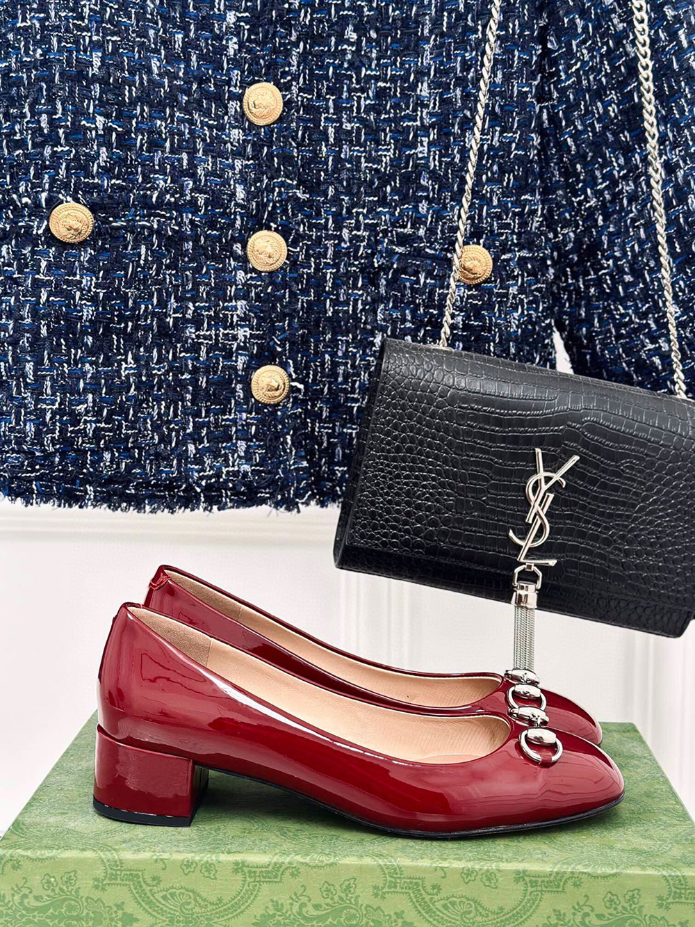 Gucci Horsebit black patent leather low heels
