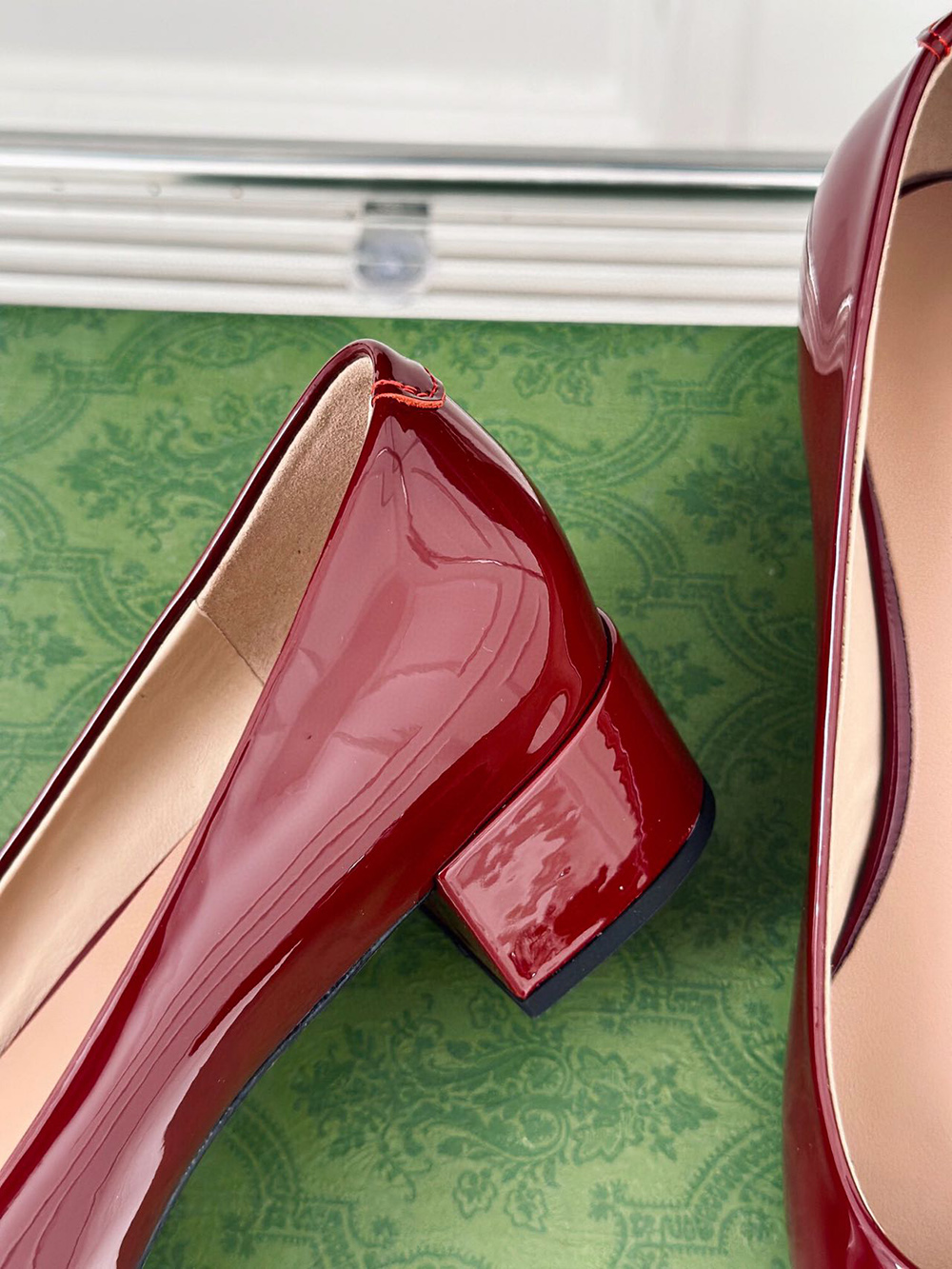 Gucci Horsebit black patent leather low heels