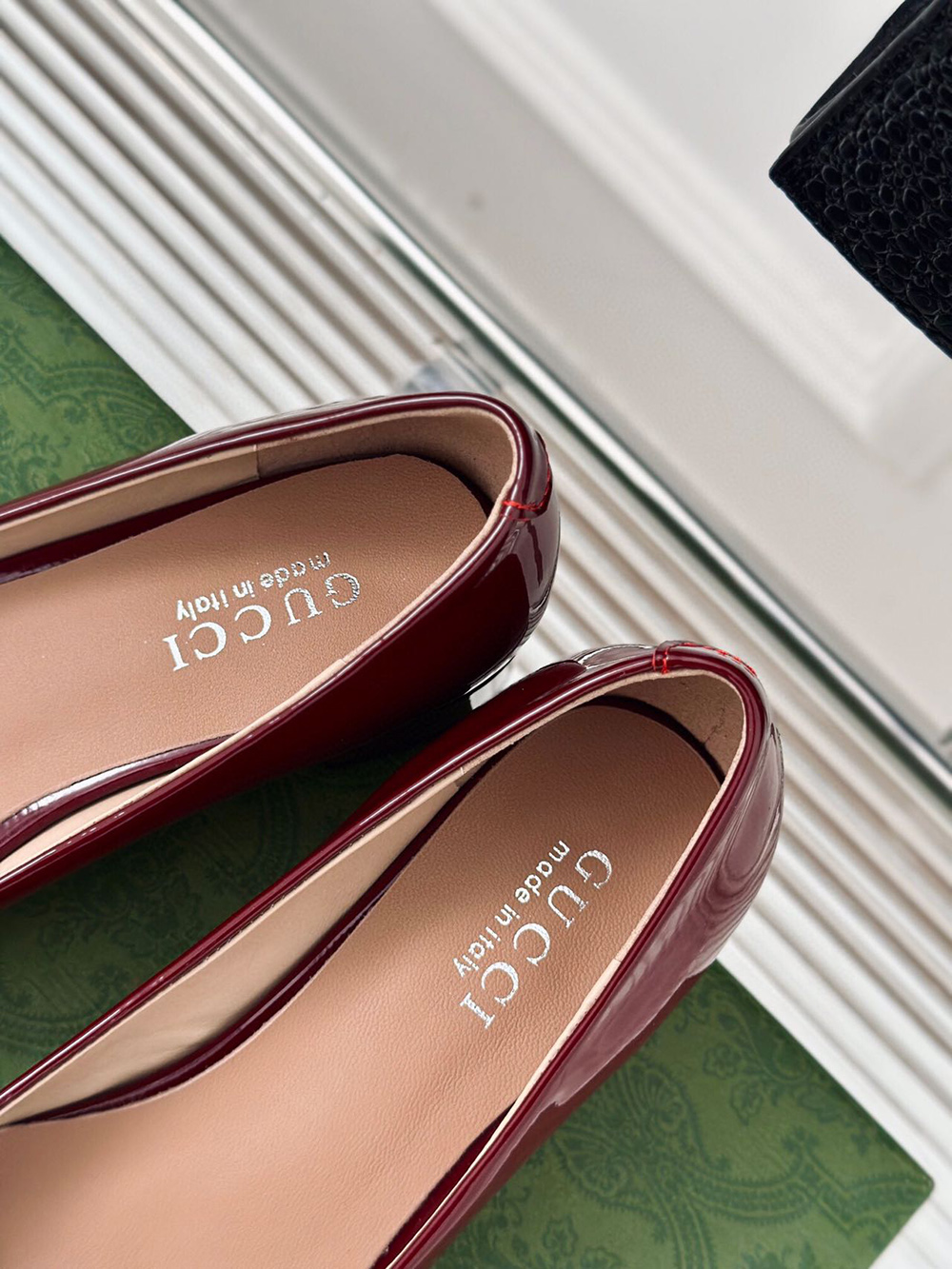 Gucci Horsebit black patent leather low heels