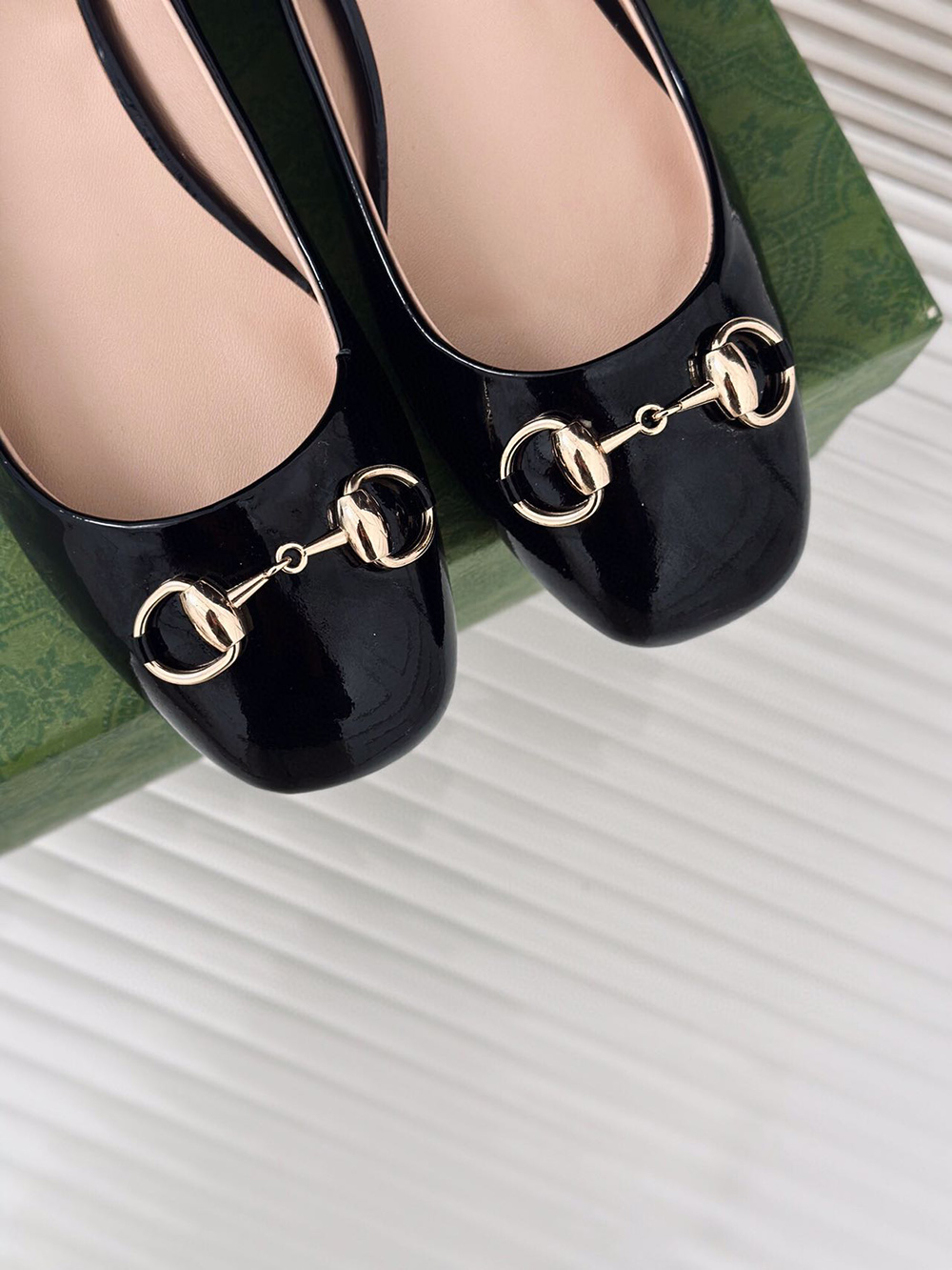 Gucci Horsebit black patent leather low heels