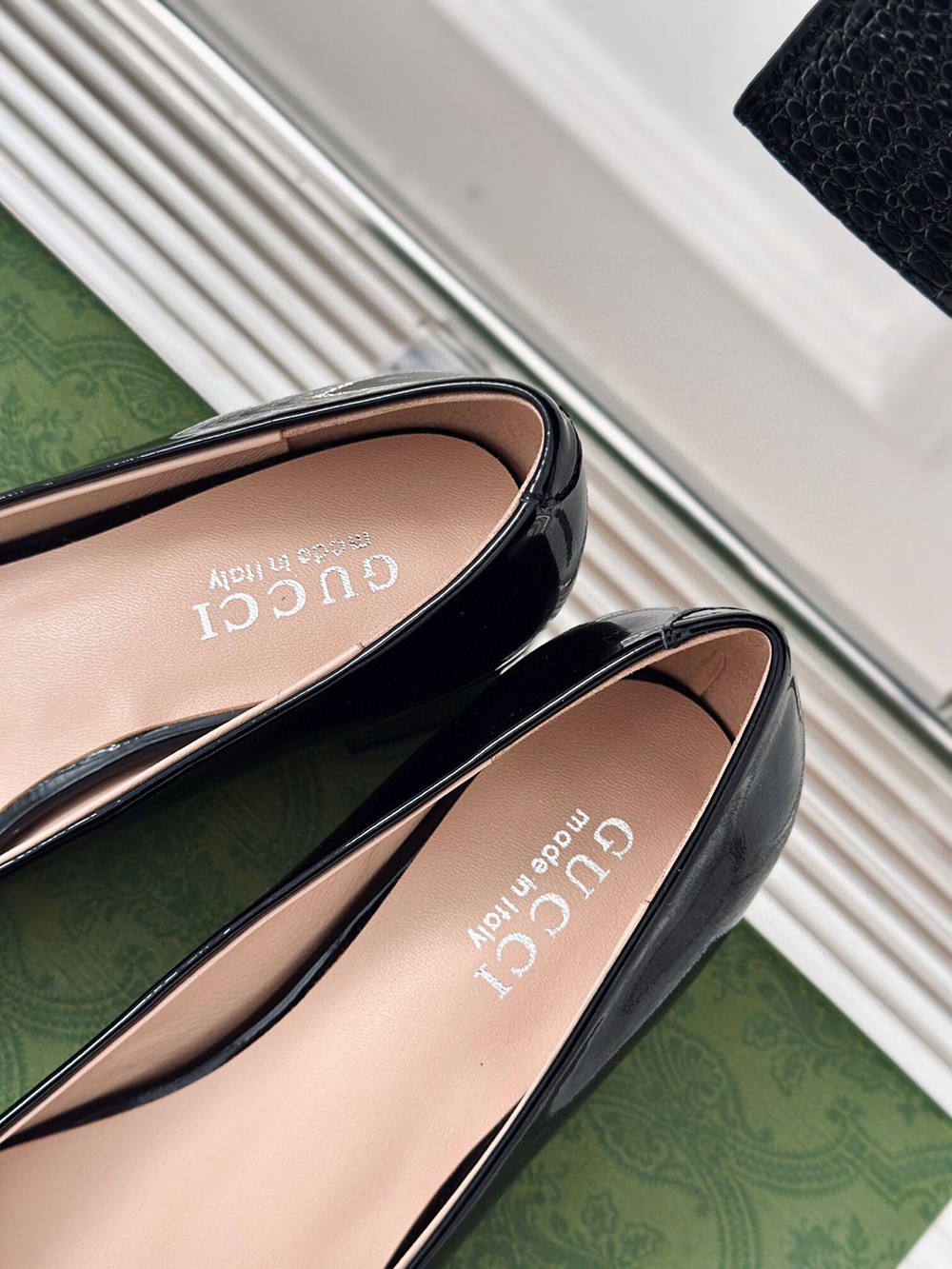 Gucci Horsebit black patent leather low heels