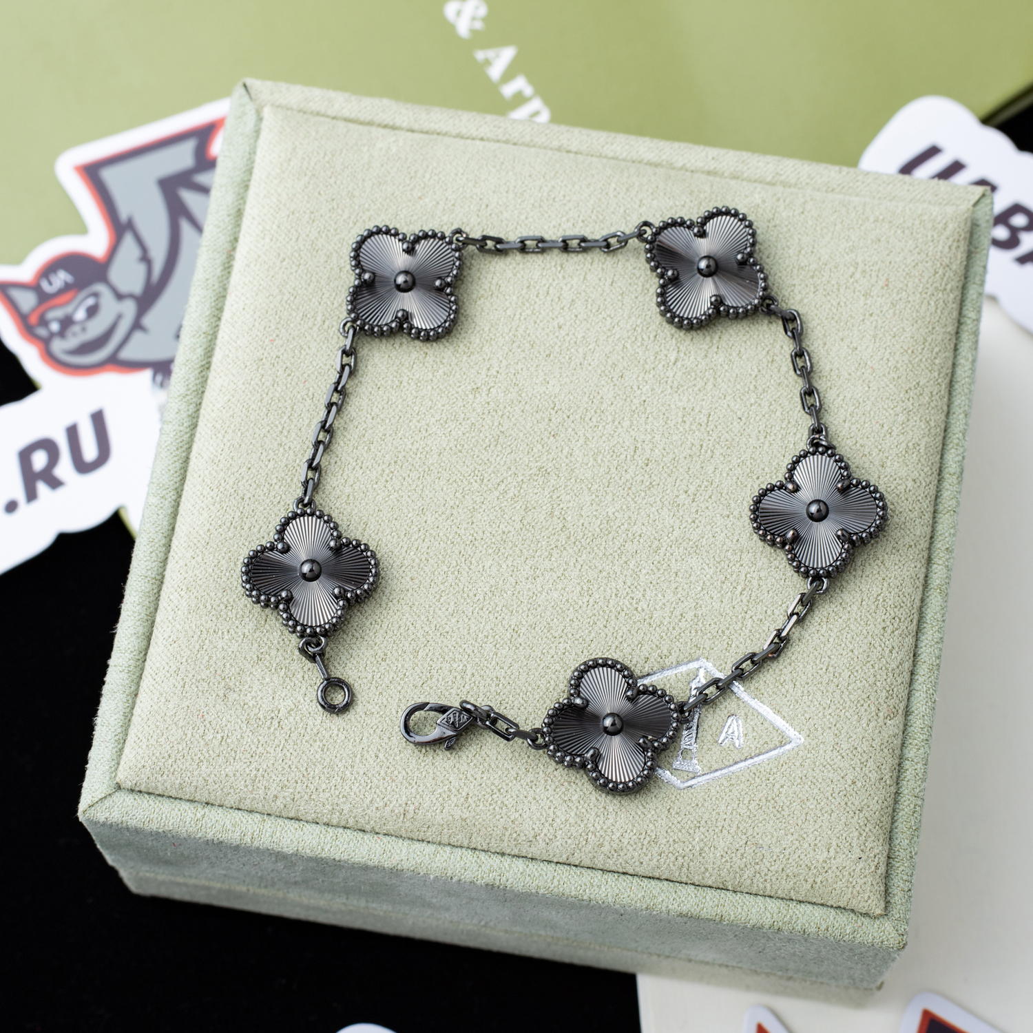 Van Cleef & Arpels bracelet  AU750