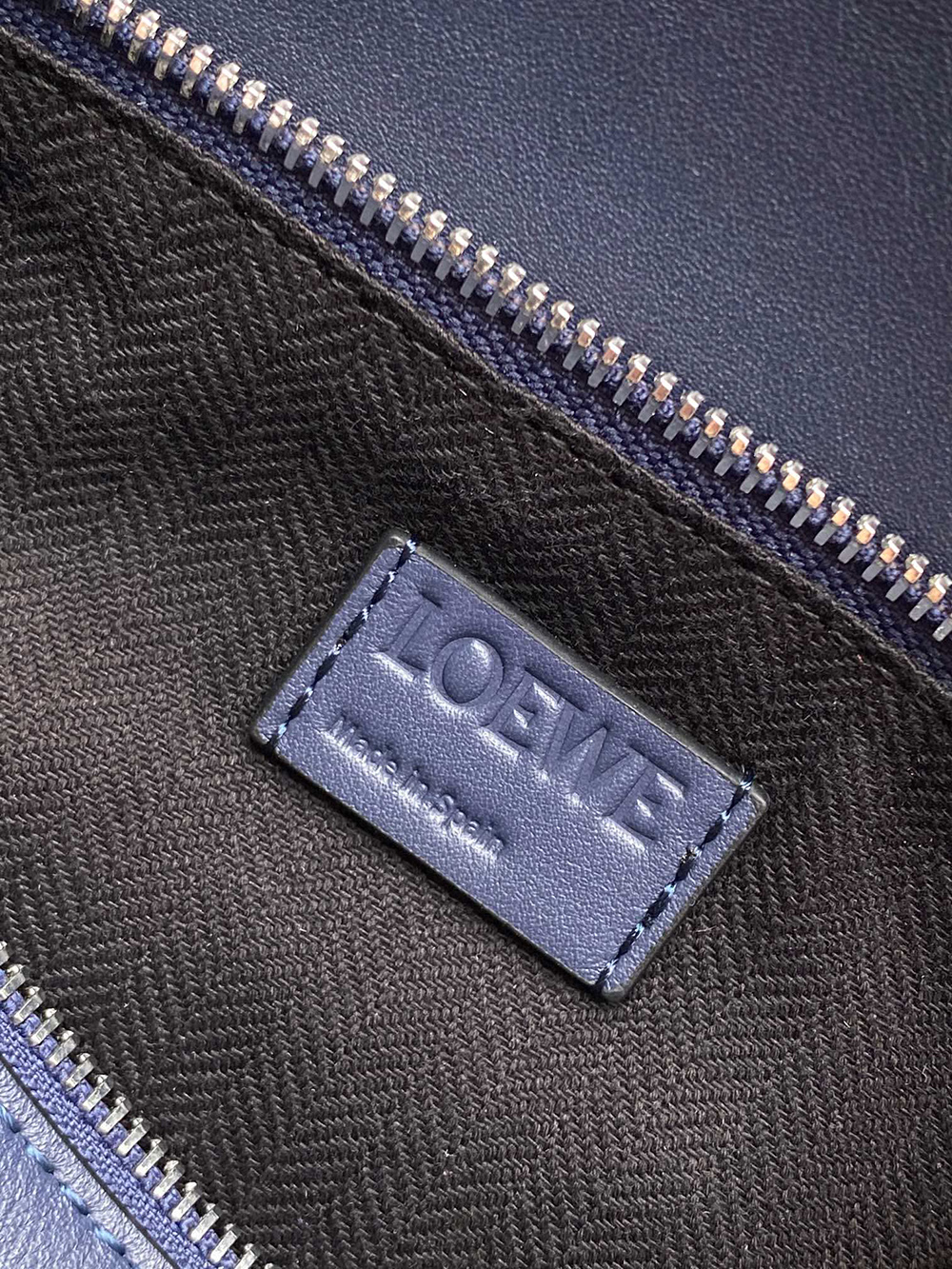 Loewe Small Puzzle bumbags 9114 24*16*10.5cm