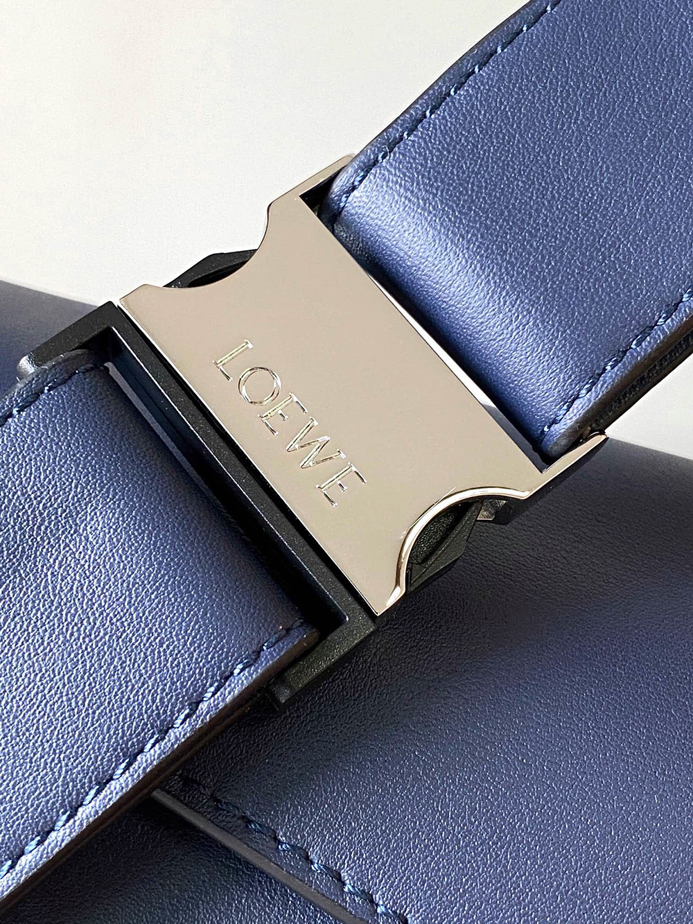 Loewe Small Puzzle bumbags 9114 24*16*10.5cm