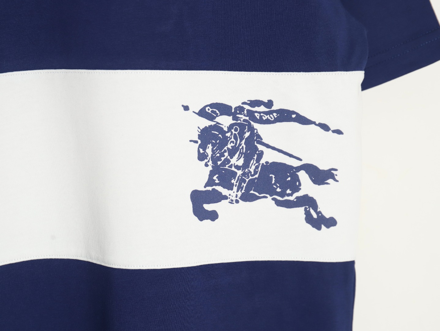 Burberry white horizontal striped war horse print short sleeves