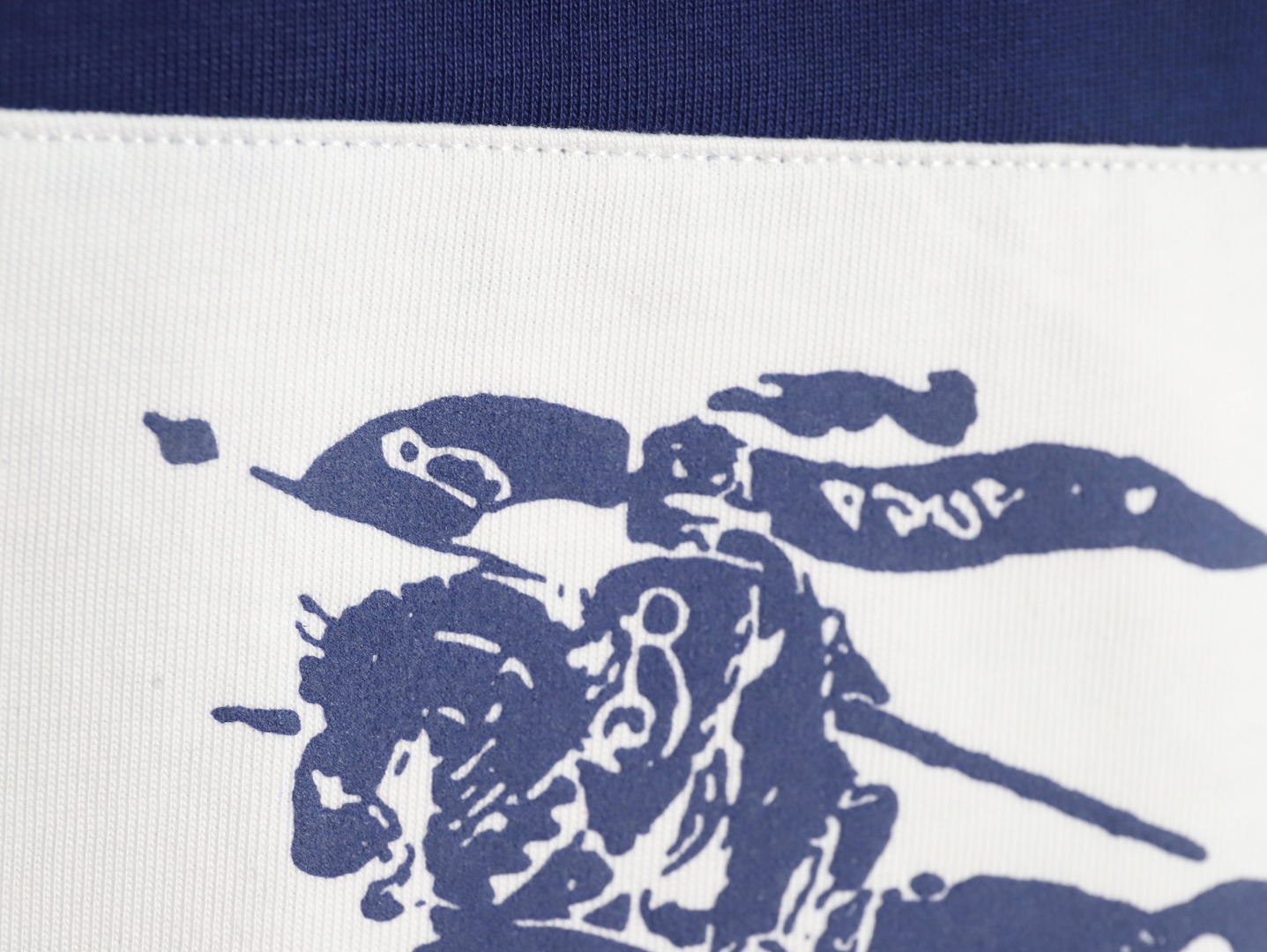 Burberry white horizontal striped war horse print short sleeves