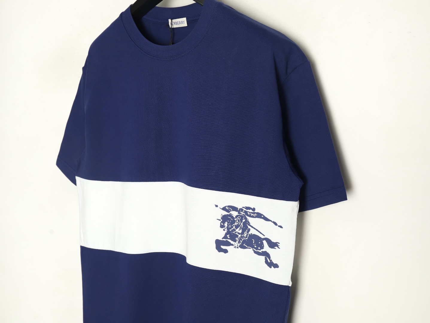Burberry white horizontal striped war horse print short sleeves