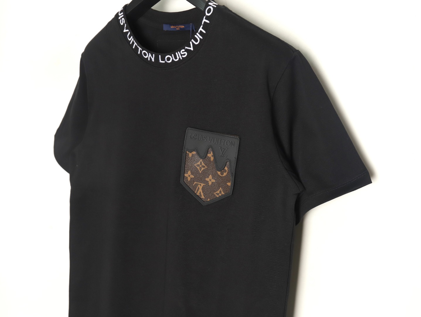 Louis Vuitton Embroidered Logo Short Sleeve T-Shirt TSK1