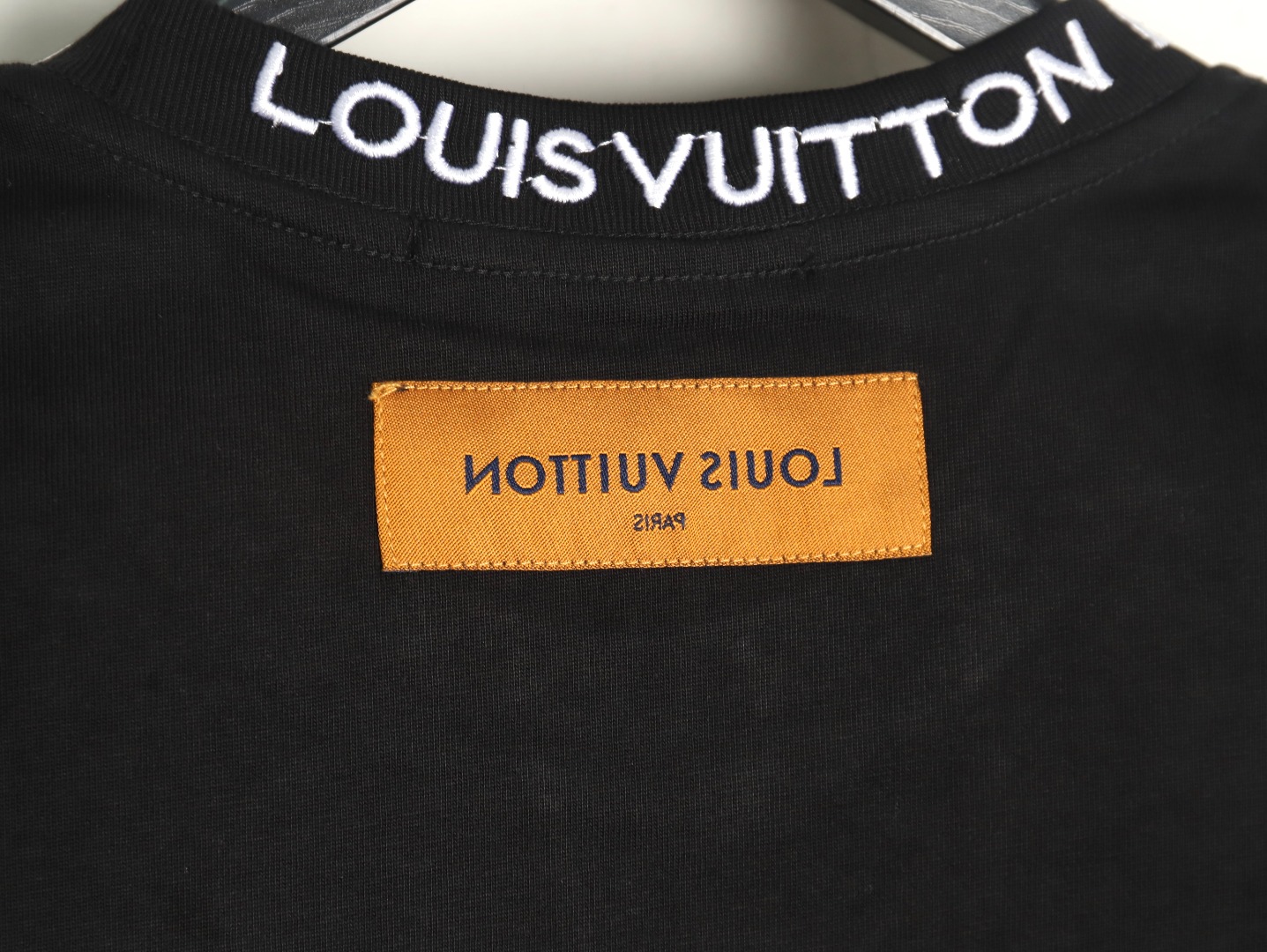 Louis Vuitton Embroidered Logo Short Sleeve T-Shirt TSK1